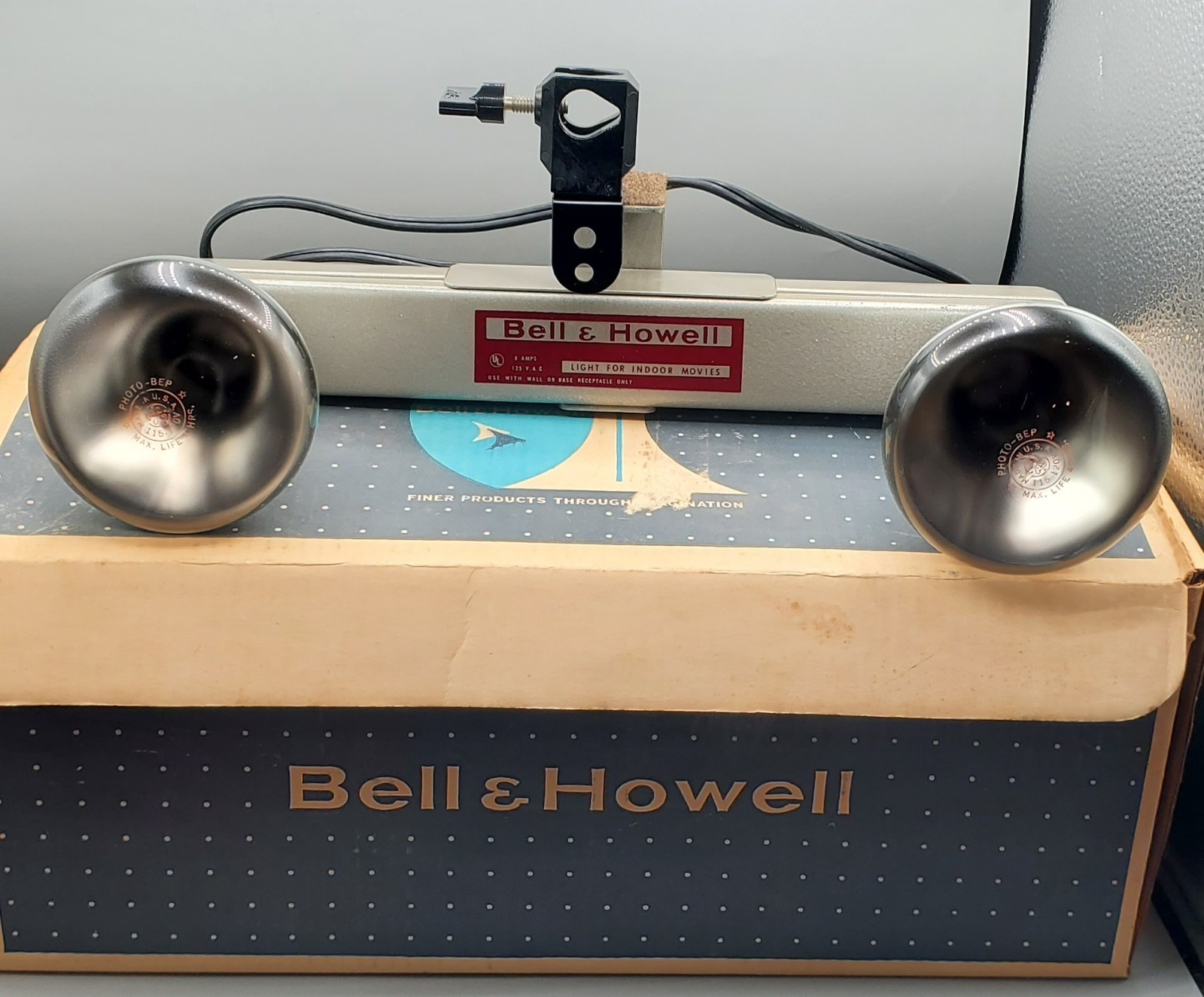 Vintage Bell & Howell Indoor Movie Photography Light Bar Including 2 Photo Bulbs