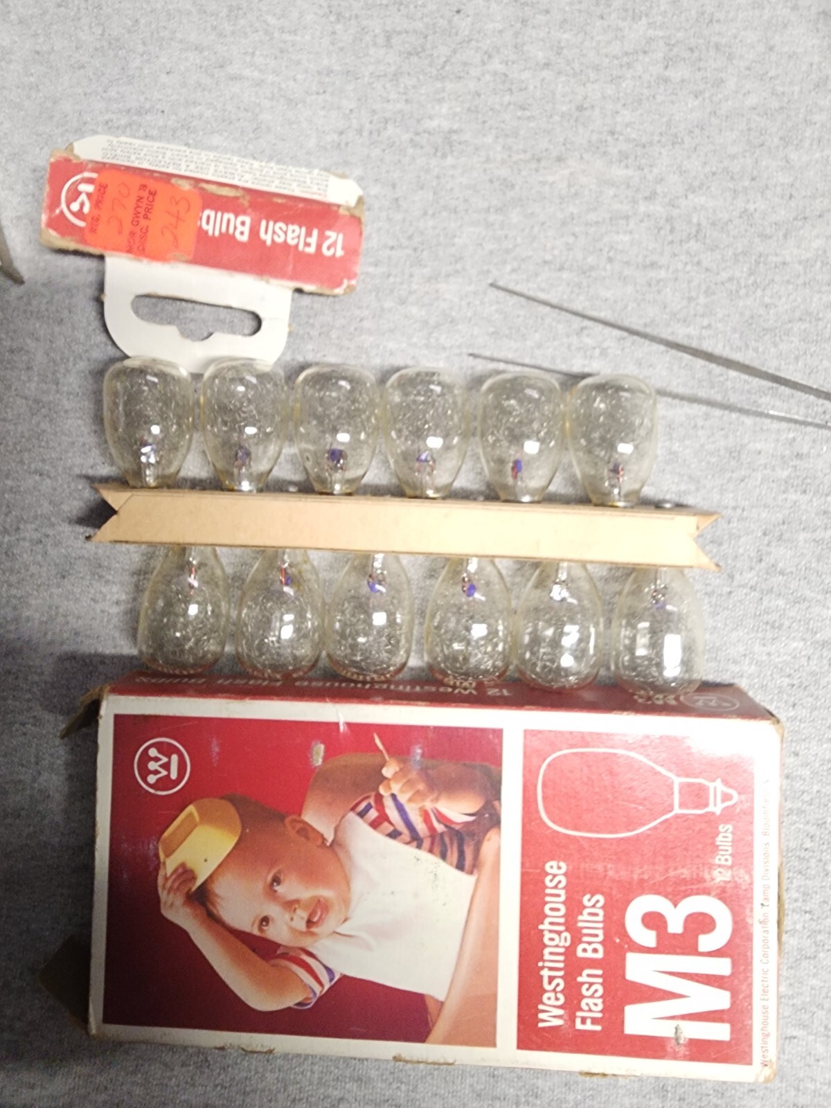 Vintage Lot of Assorted Flashbulbs for Vintage Cameras Some in Packages Great