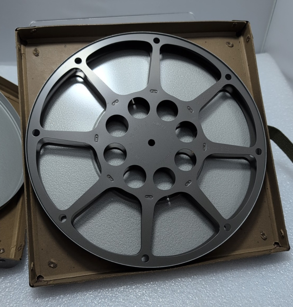 Bell & Howell 10.5″ 800′ 16mm Film Reel, Can & Excelsior Fibre Case