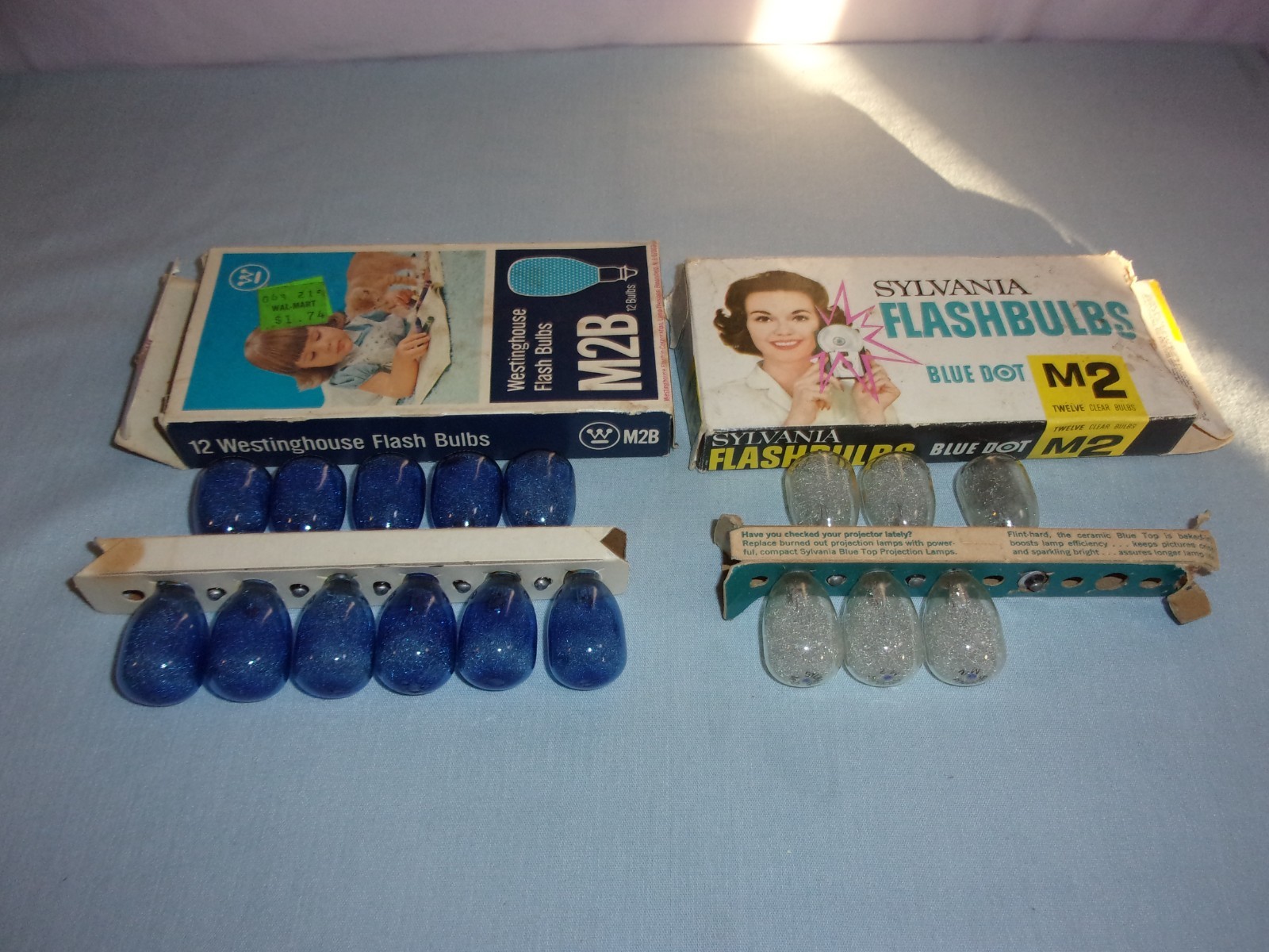 Lot of 17 Vintage Flashbulbs – Blue Dot M2 M2B Sylvania Westinghouse