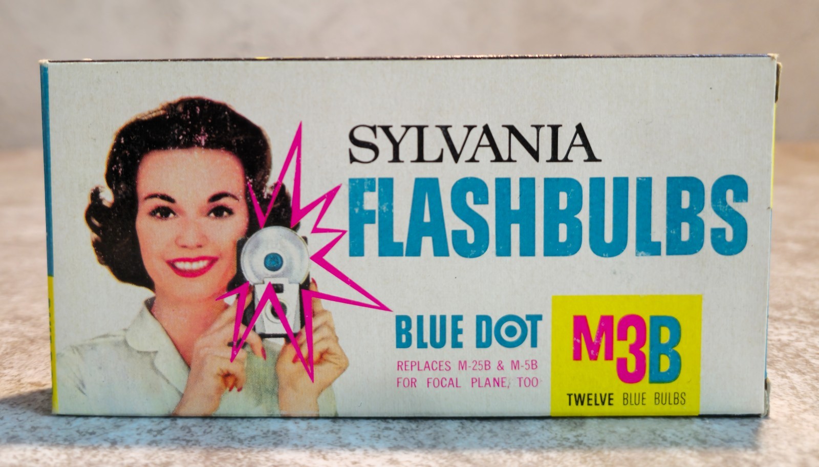 Vintage Lot of 12 Flash Bulbs for Camera Blue Sylvania M3B
