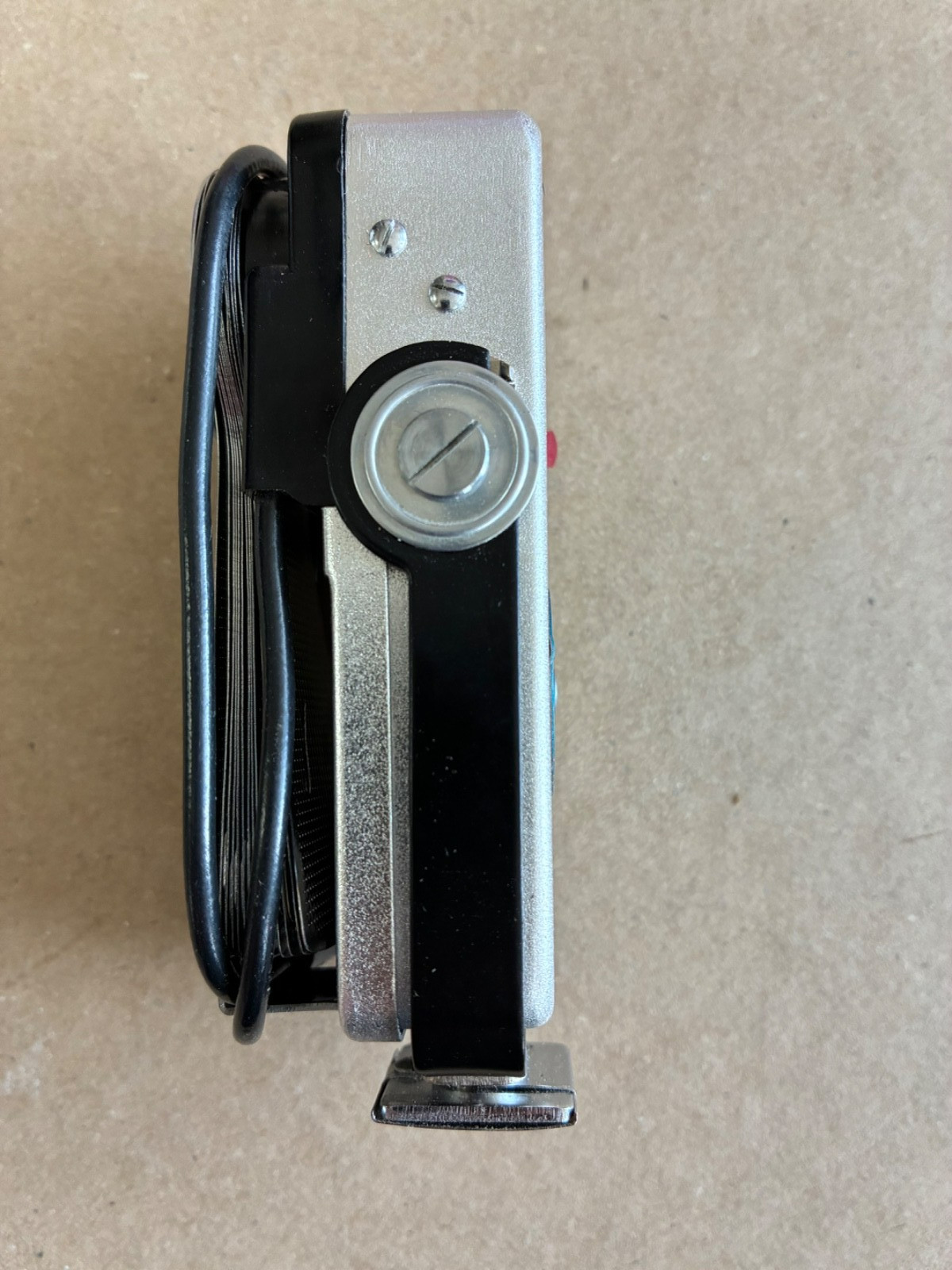 Vintage Made in Japan Flash Gun Camera Flashbulb Unit w/ Case Unknown M Logo