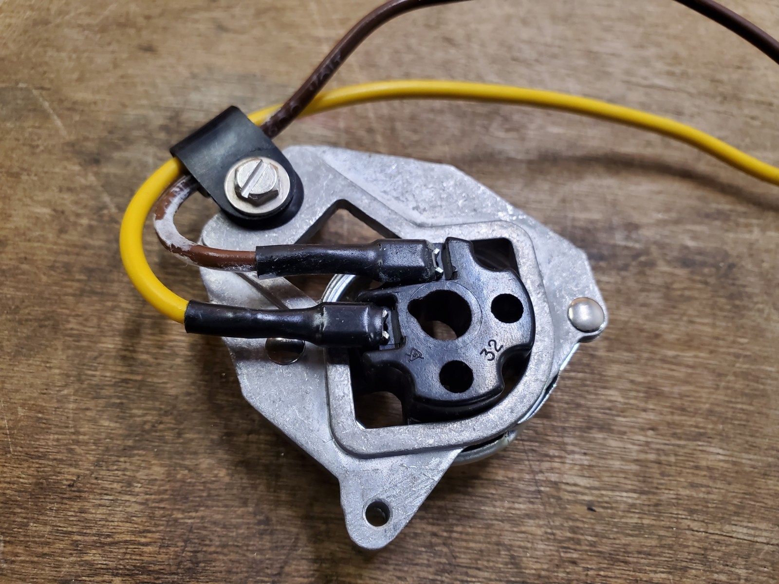 G17q Bulb Lamp Socket from Bell and Howell 456A Autoload 8mm Super 8 Projector