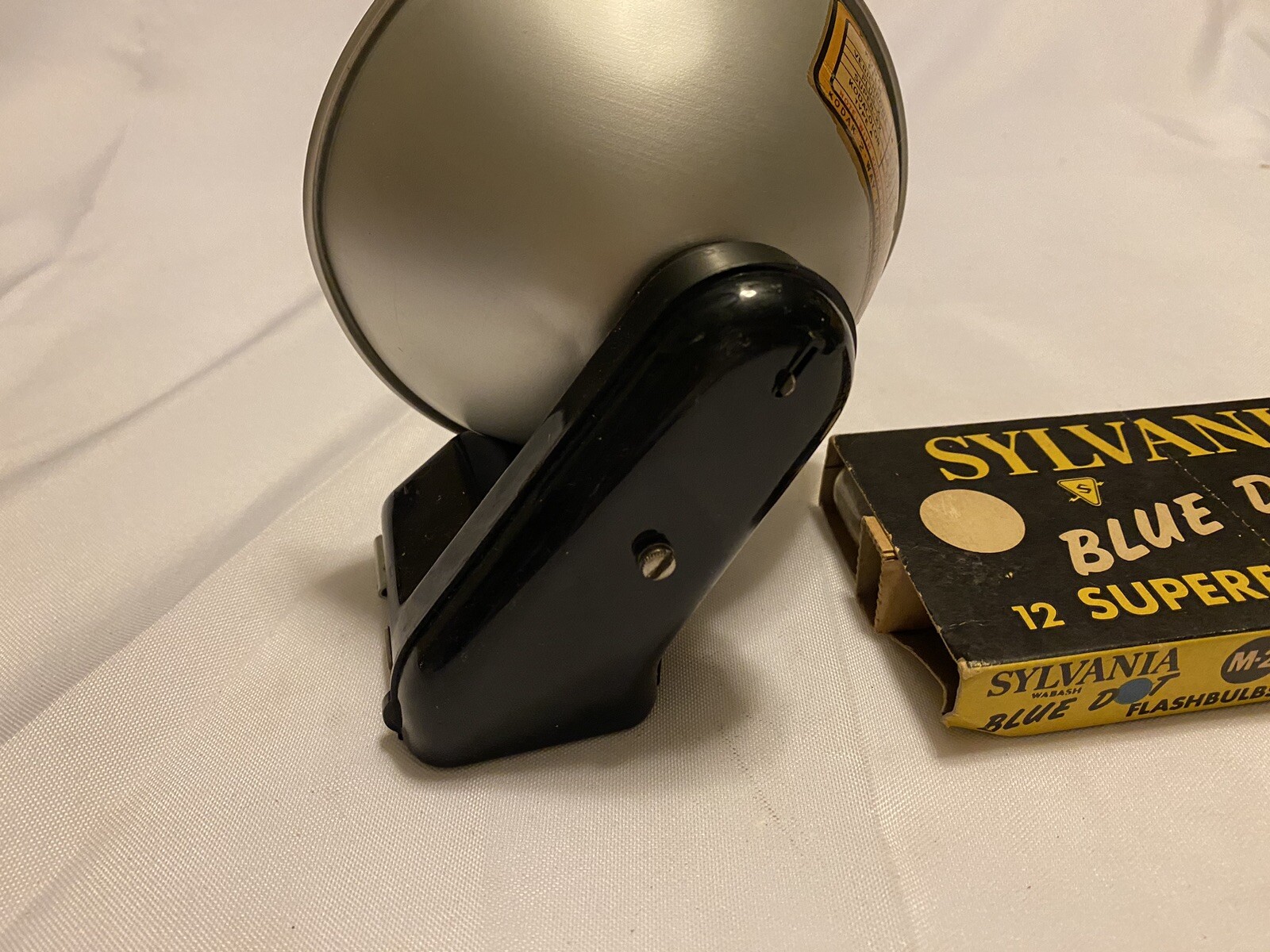 KODAK FLASHOLDER PLUS 16 SLYVANIA BLUE DOT FLASH BULBS
