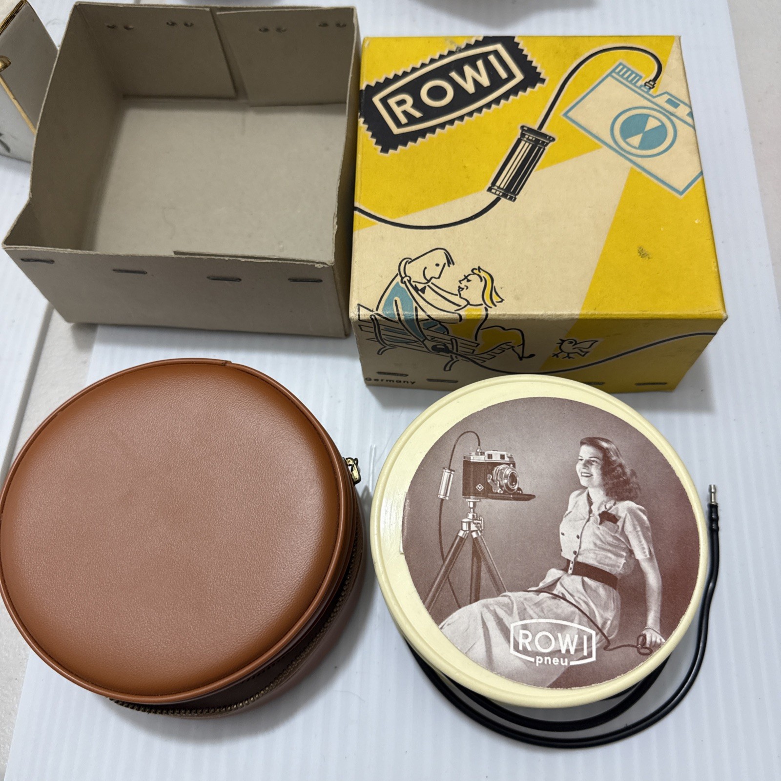 Vintage 1959 ROWI Pneu Camera Cord Vintage With Original Box no complete
