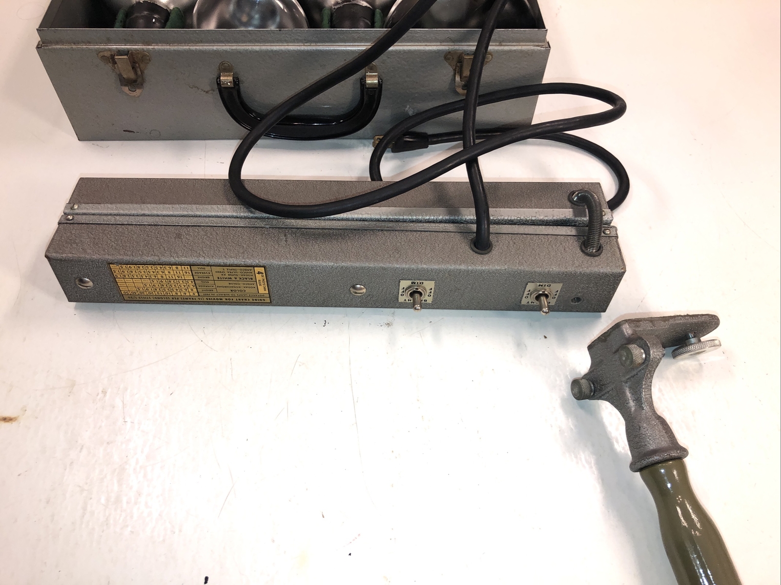 Vintage COMPACT-O-LITE Movie Photography Light Bar With Metal Case Working