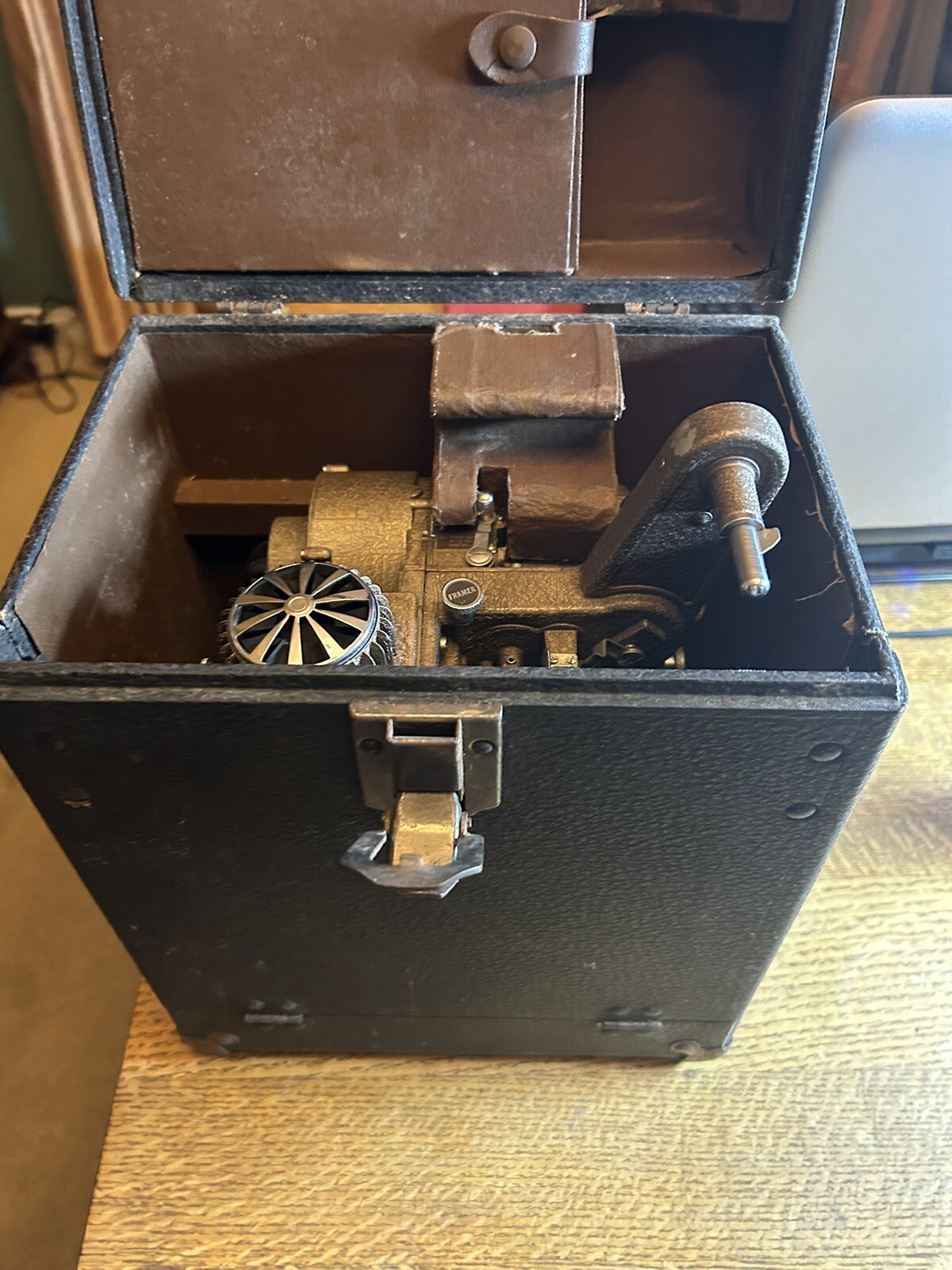 Storage And Carry Case For Revere Model 85 8mm Projector