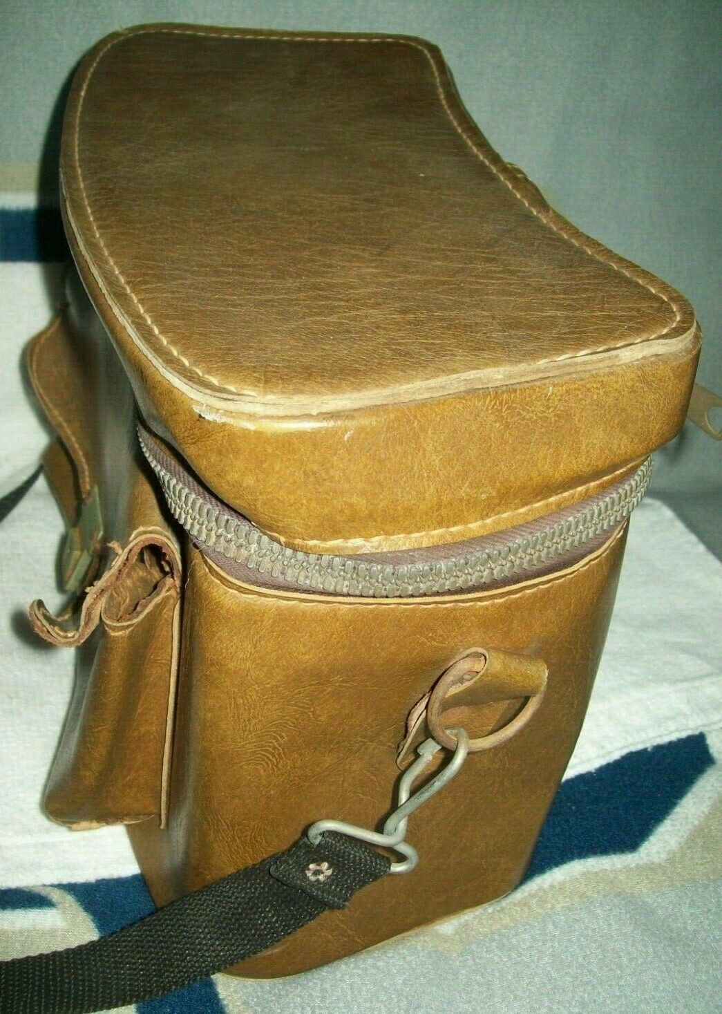 Vtg. COATS CLARKS 1970’s Leather Brown CAMERA Sewing Case 10.5x9x6 w/Felt Inside
