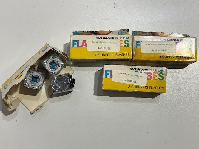 Vintage Sylvania Flash Cubes Blue Dot FLASHCUBES 12 Cubes S15