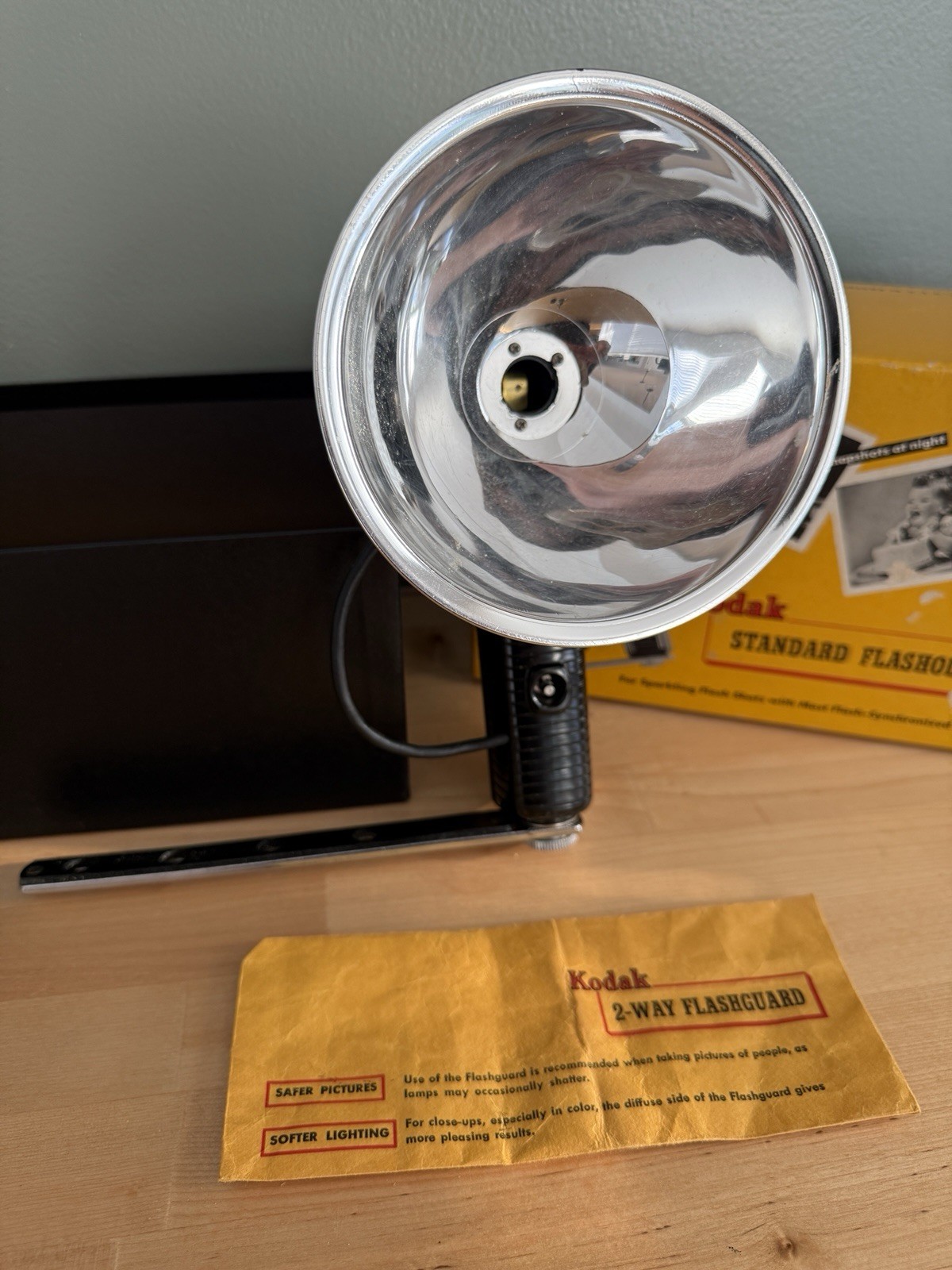 Vintage Kodak Standard Flasholder w/ Original Box Flashguard & Bracket