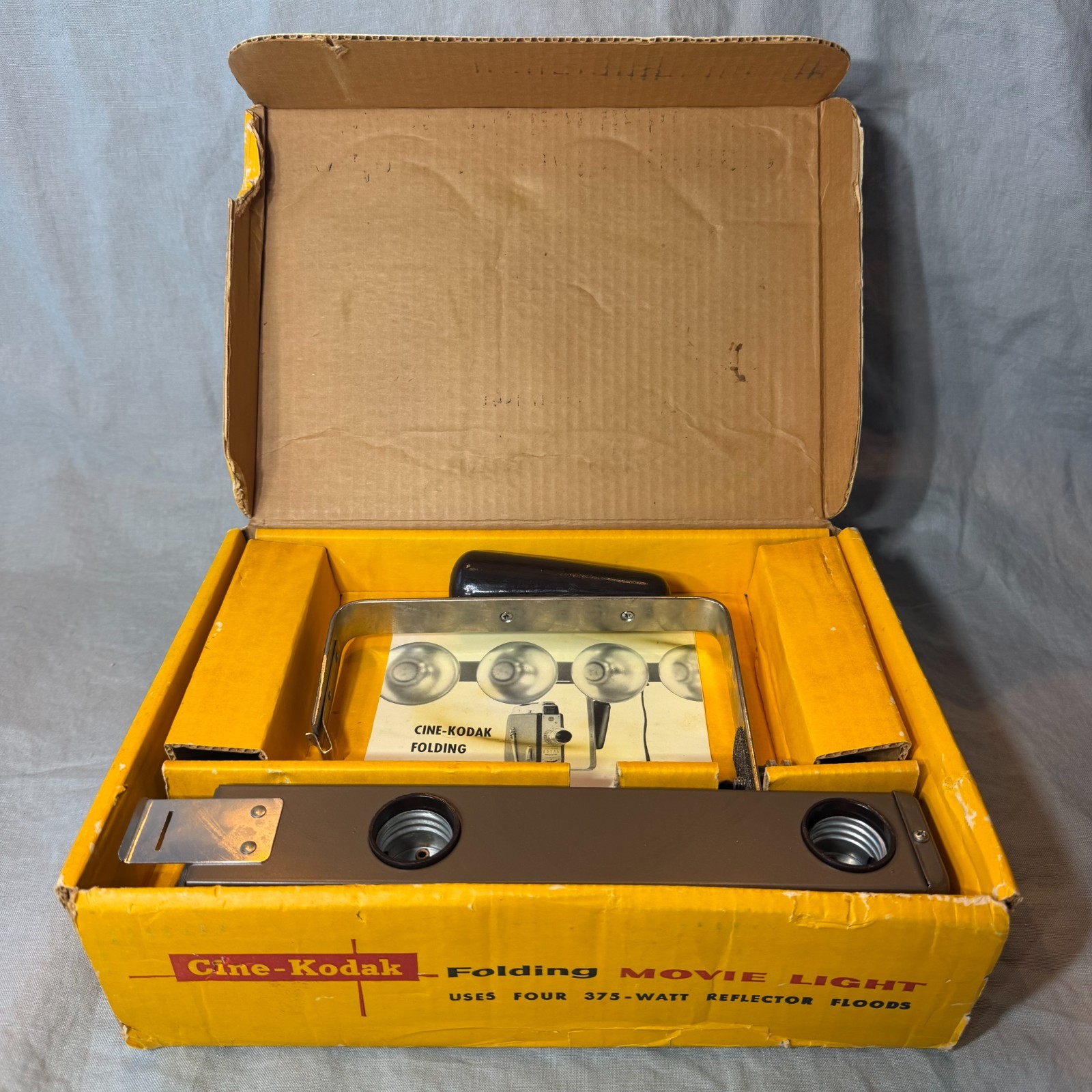 Kodak Cine Kodak Folding 4 Lamp Movie Camera Light Tested w Original Box 8mm