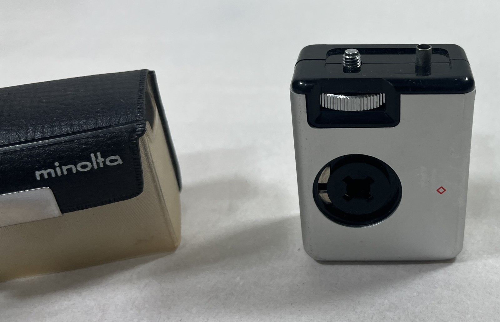 Minolta MG-S Cube Gun Flash For Minolta 16MG-S Camera – With Case