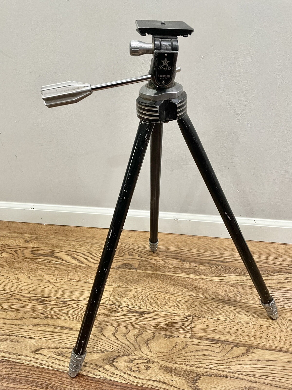 Vintage Davidson Star D Aluminum Tripod Black Telescoping NL