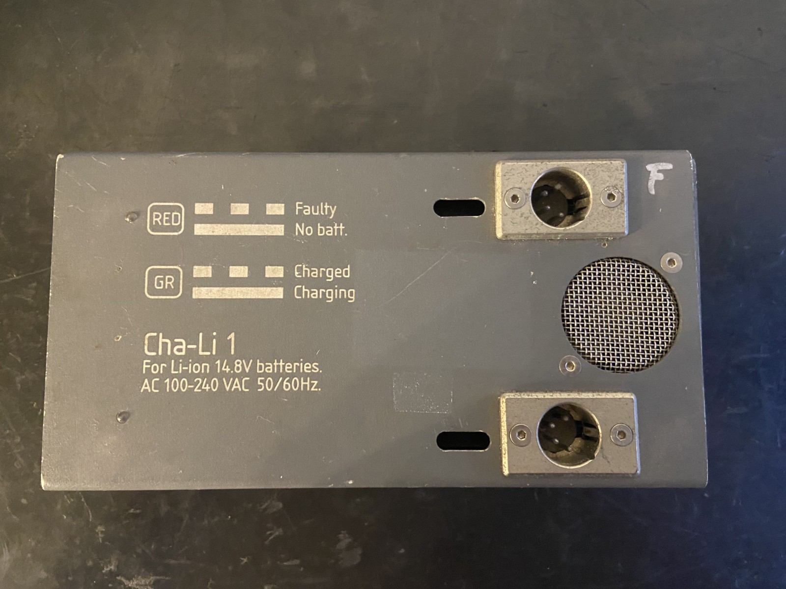 Aaton battery charger for Li-ion 14.8V batteries