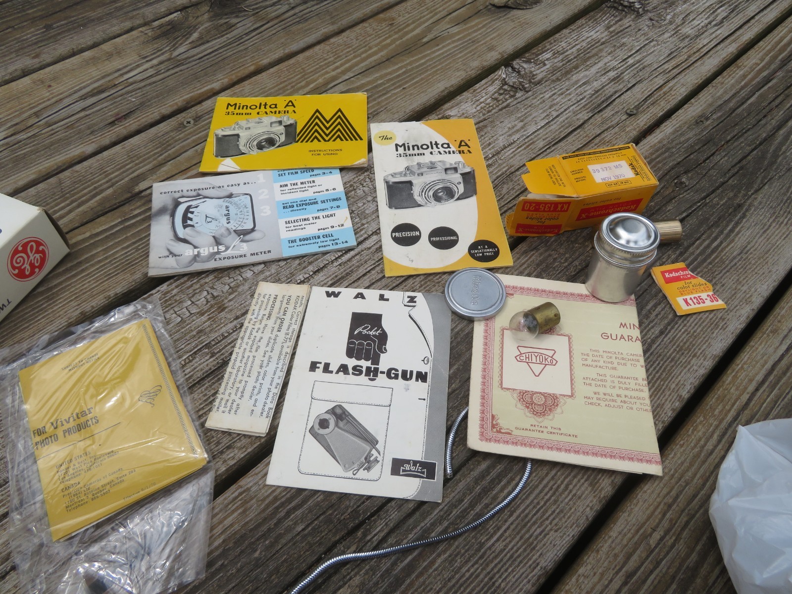 VINTAGE WALZ CAMERA, 17 BLUE GE FLASH BULBS, ARGUS L3 EXPOSURE METER ~ MISC LOT