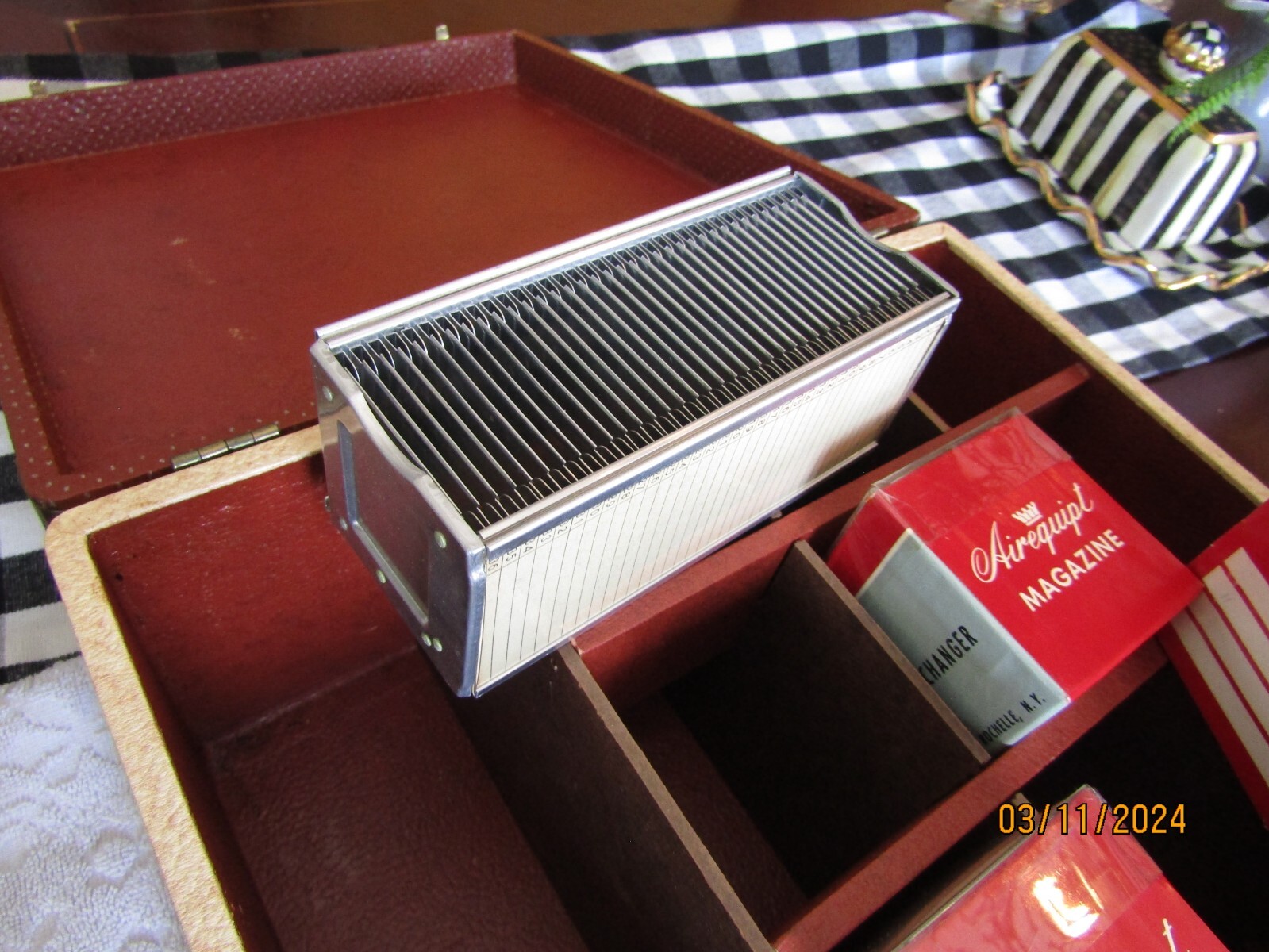 Vintage Barnett & Jaffe Baja Portable Slide Storage Case w 4 Airequipt Magazines