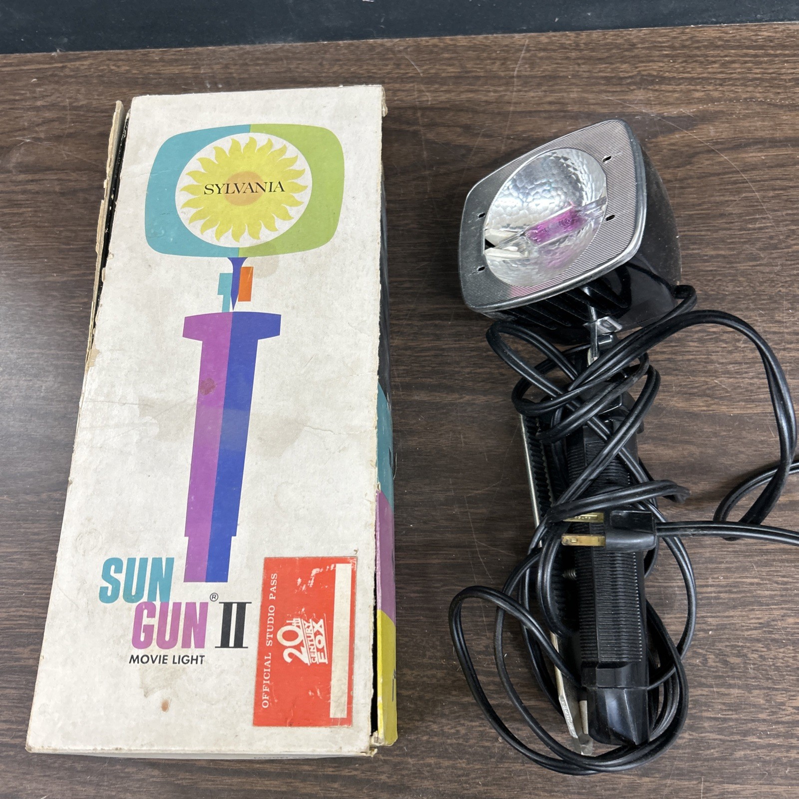 Vintage Sylvania SUN GUN II MOVIE LIGHT SG-55 w/ Original Box