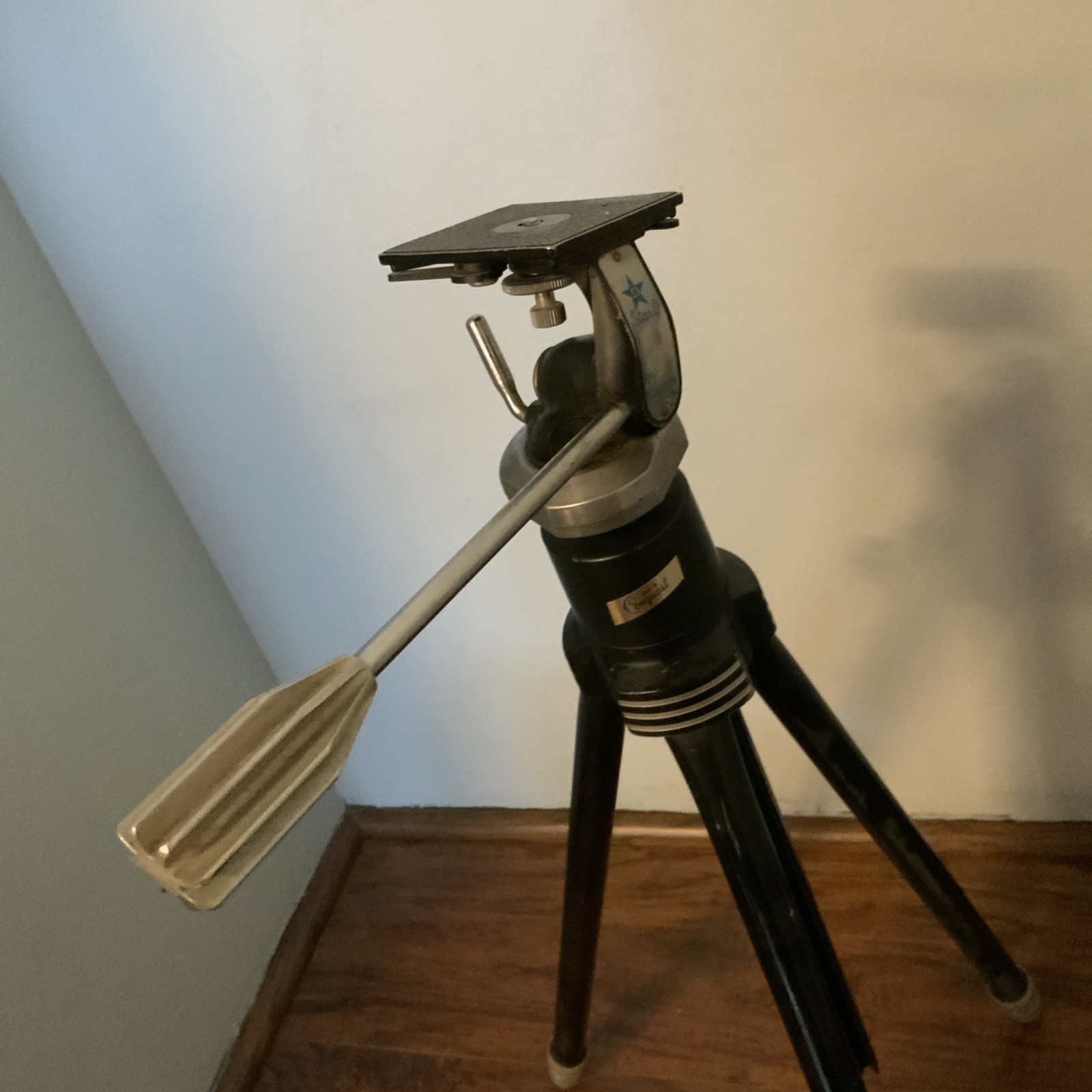 Vintage Star d Conquest Tripod Deco Style black and chrome retro noir