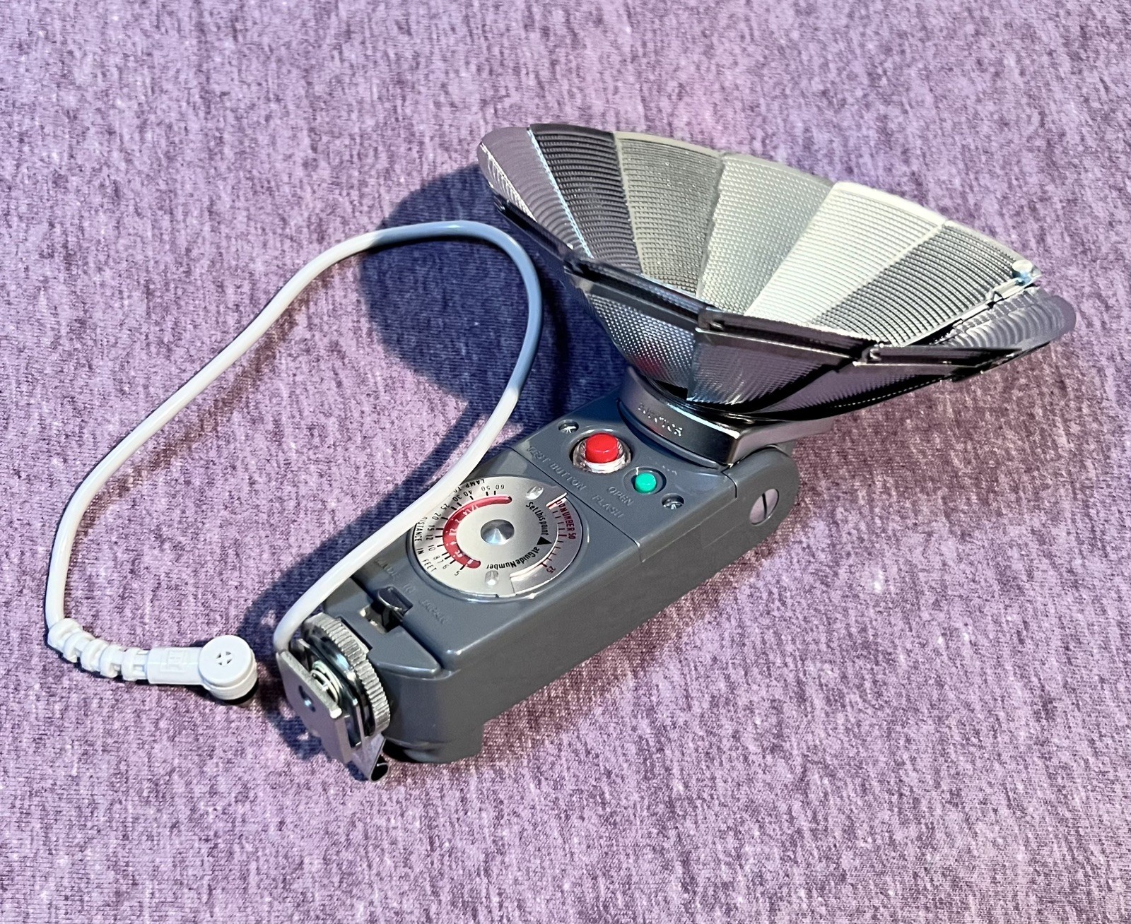 Honeywell Tilt-A-Mite Flash Unit Collapsible Fan Style Vintage Camera Pentax