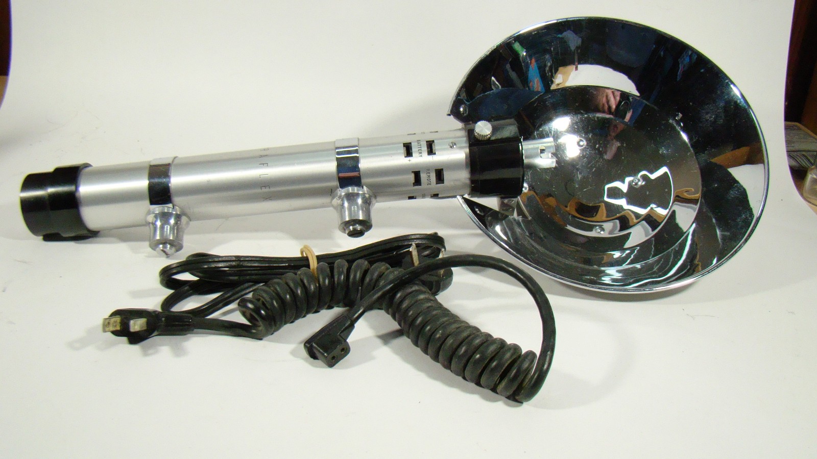 Graflex No. 2773 3-cell flash, reflector, clamps,cords-untested-beautiful shape