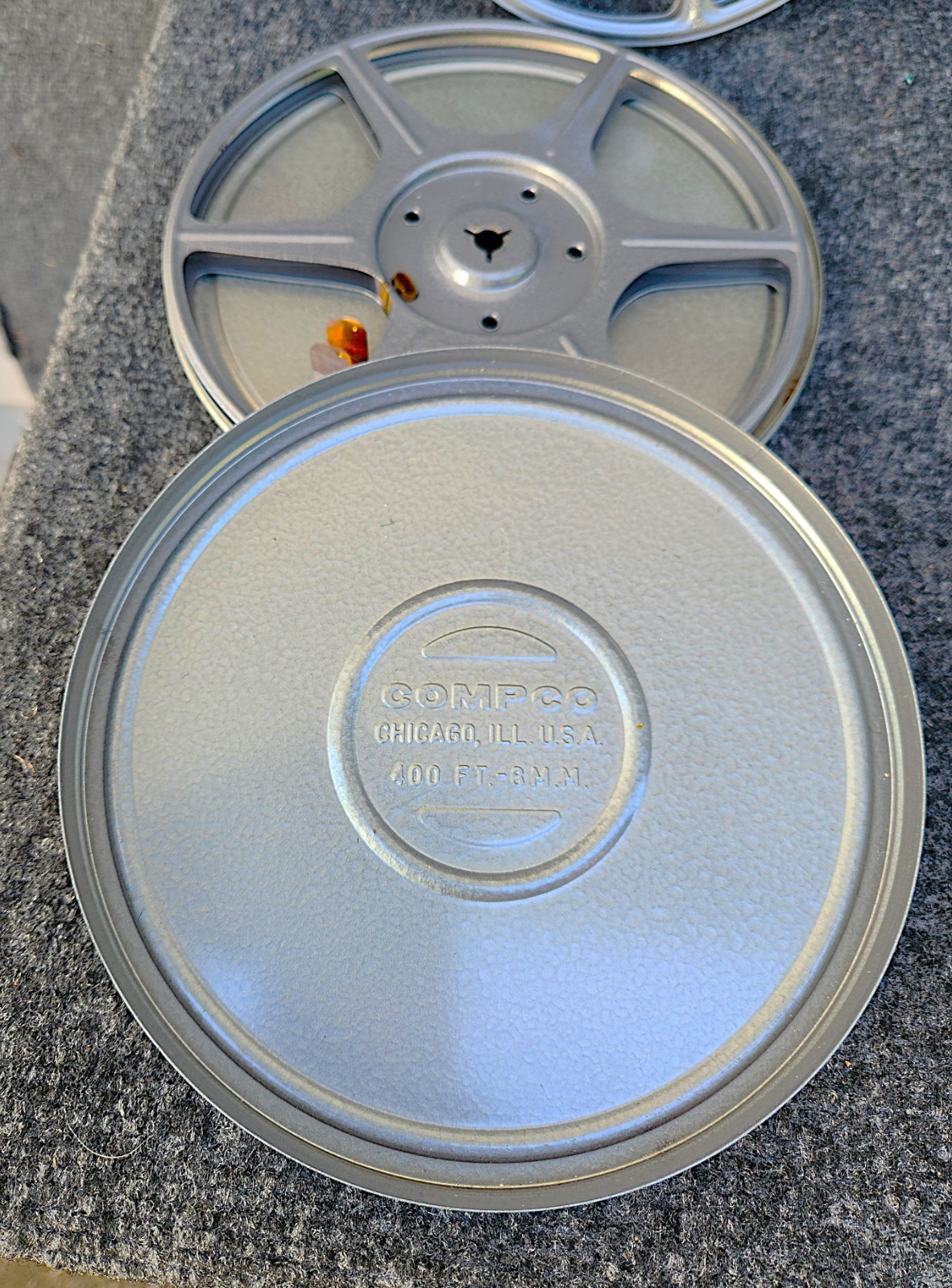 LOT 4 Vintage Gray Metal 8 MM 5 ” Film Cans & Reels [3 COMPCO + 1 Other] (VGUC)