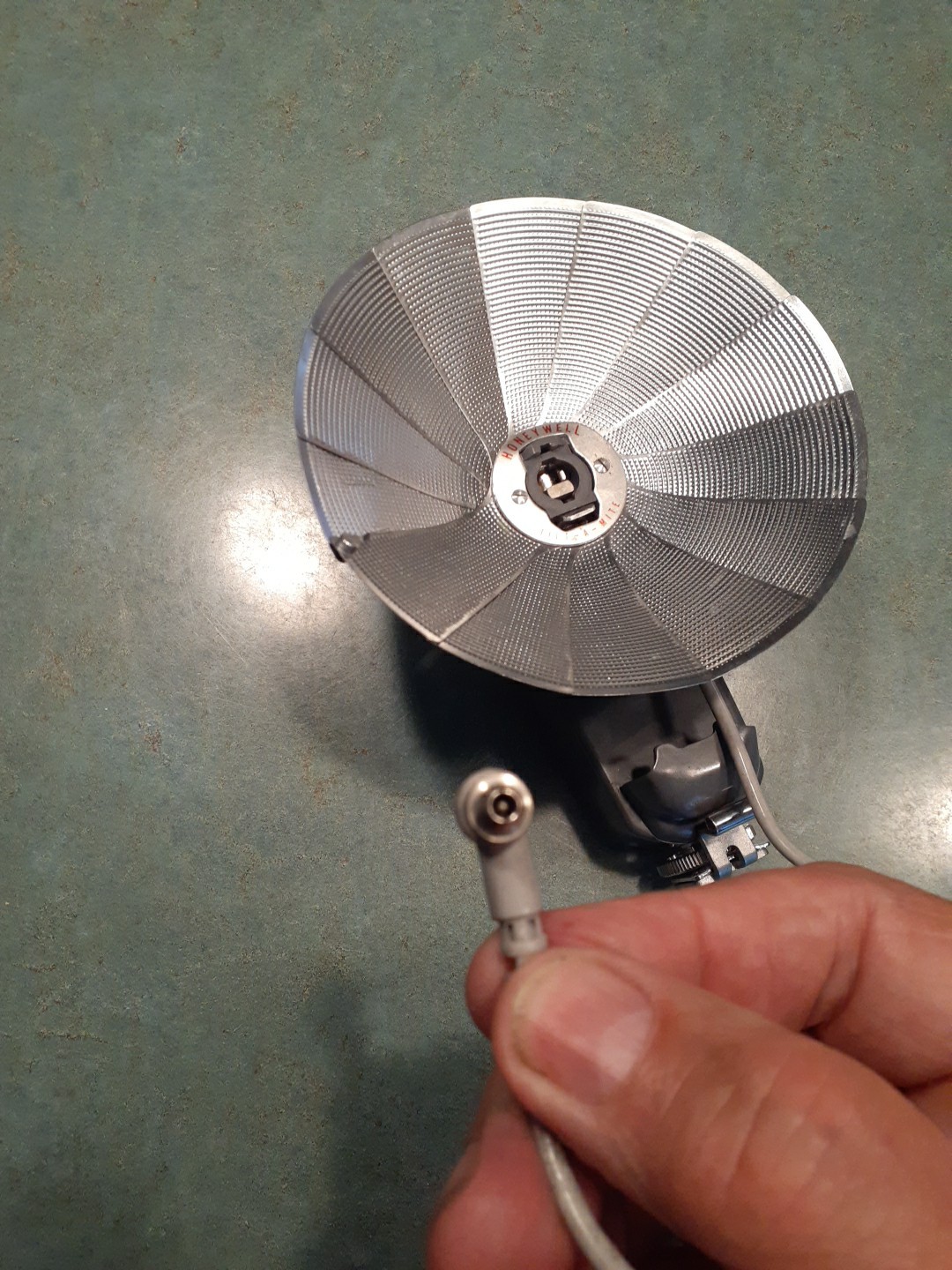 Honeywell Tilt-A-Mite Camera Flash Unit Collapsible Fan Style – Vintage