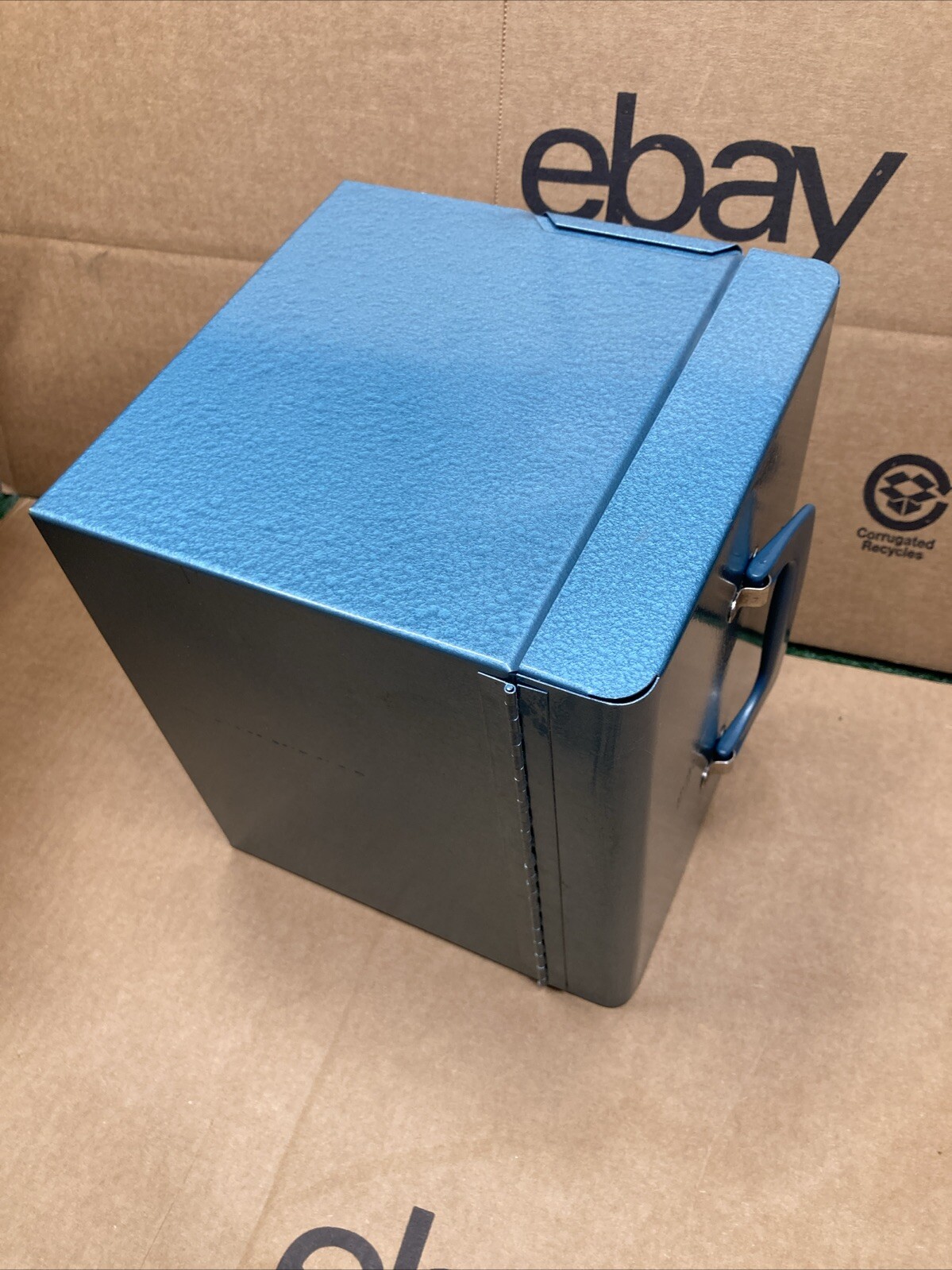 VINTAGE LOGAN METAL 8MM REEL-TO-REEL FILM CABINET CASE 12-REEL – BLUE