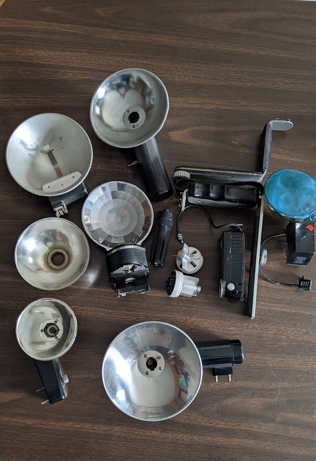 VINTAGE FLASH ACCESORIES LOT—13 PIECES–UNTESTED