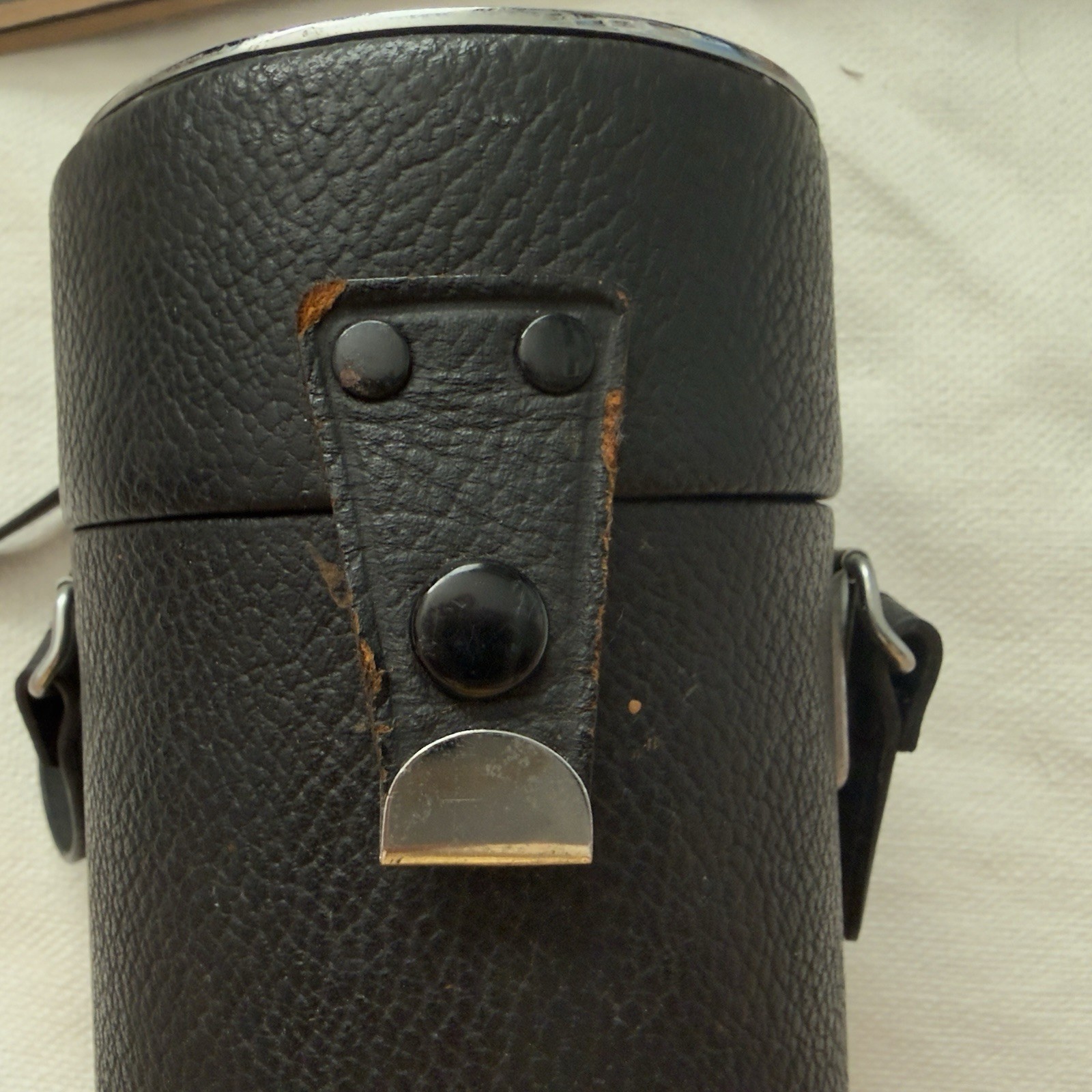 Vivitar Vintage Black Vinyl Circular Padded Lens Case 6’’H 3”diameterStrap Japan