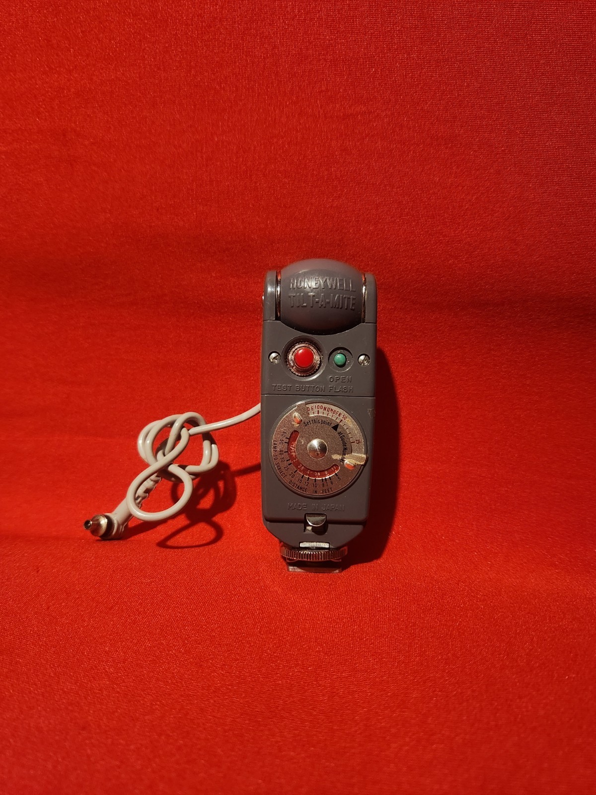 Lot of 3 Vintage Flashes. Polaroid BC 202. Olympus T20. Honeywell Tilt-A-Mite