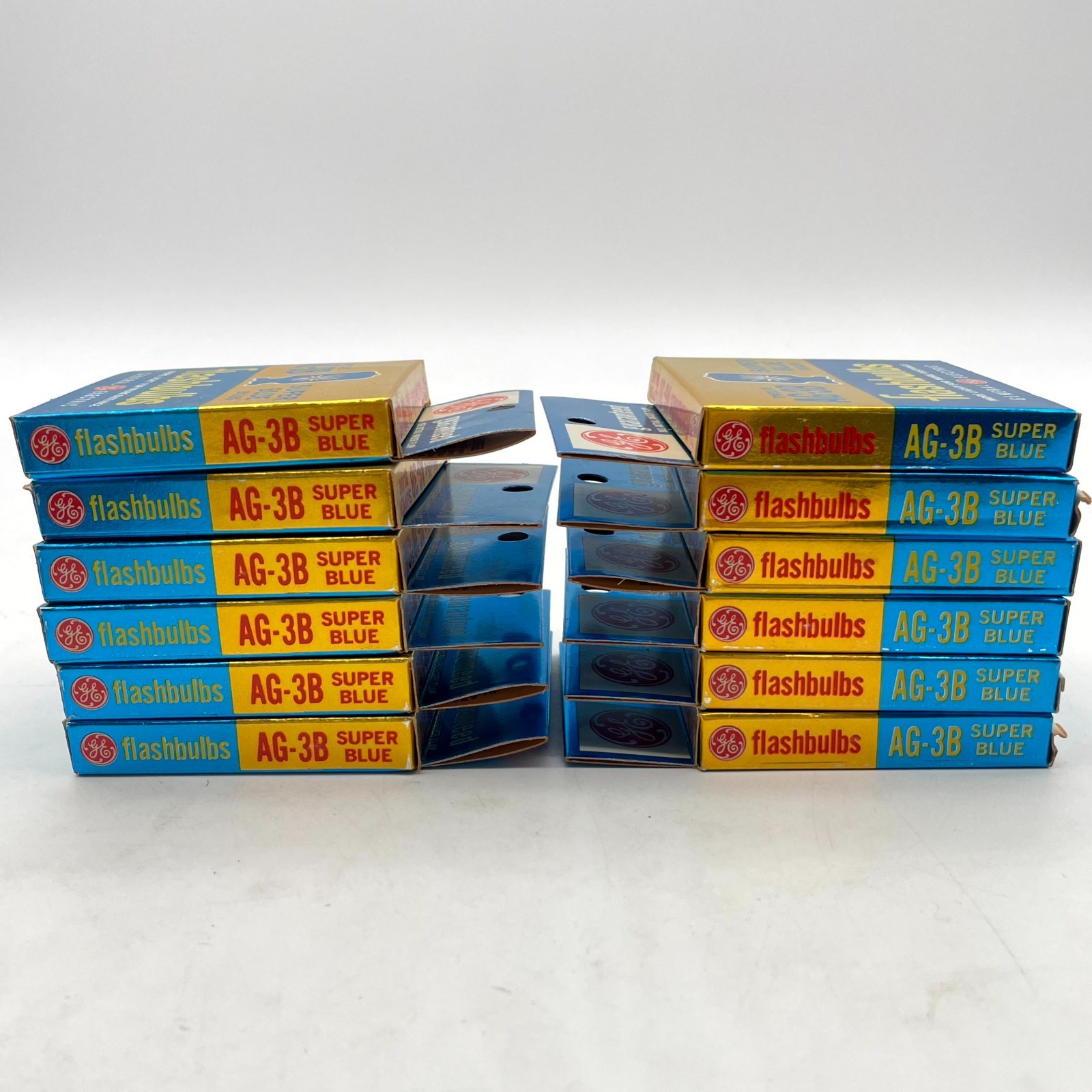Lot of 12 General Electric AG-3B Super Blue Flash Bulbs for Film Photography
