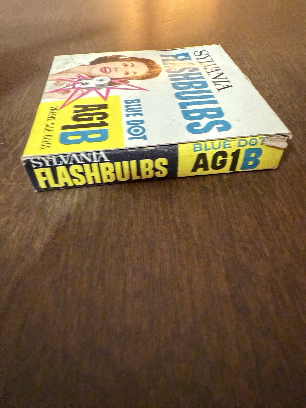 Vintage Sylvania AG1B Blue Dot Flashbulbs 8 Bulbs Made in USA Open Box