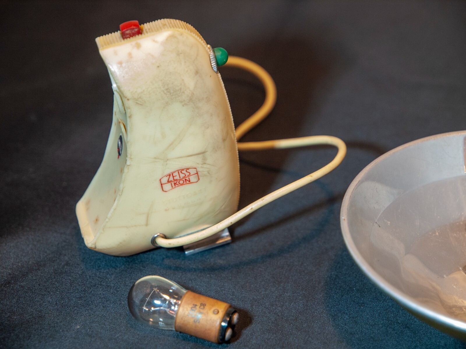 Vintage ZEISS Ikon Ikoblitz 1316 Flash For Camera w/Original Vinyl Carry Case