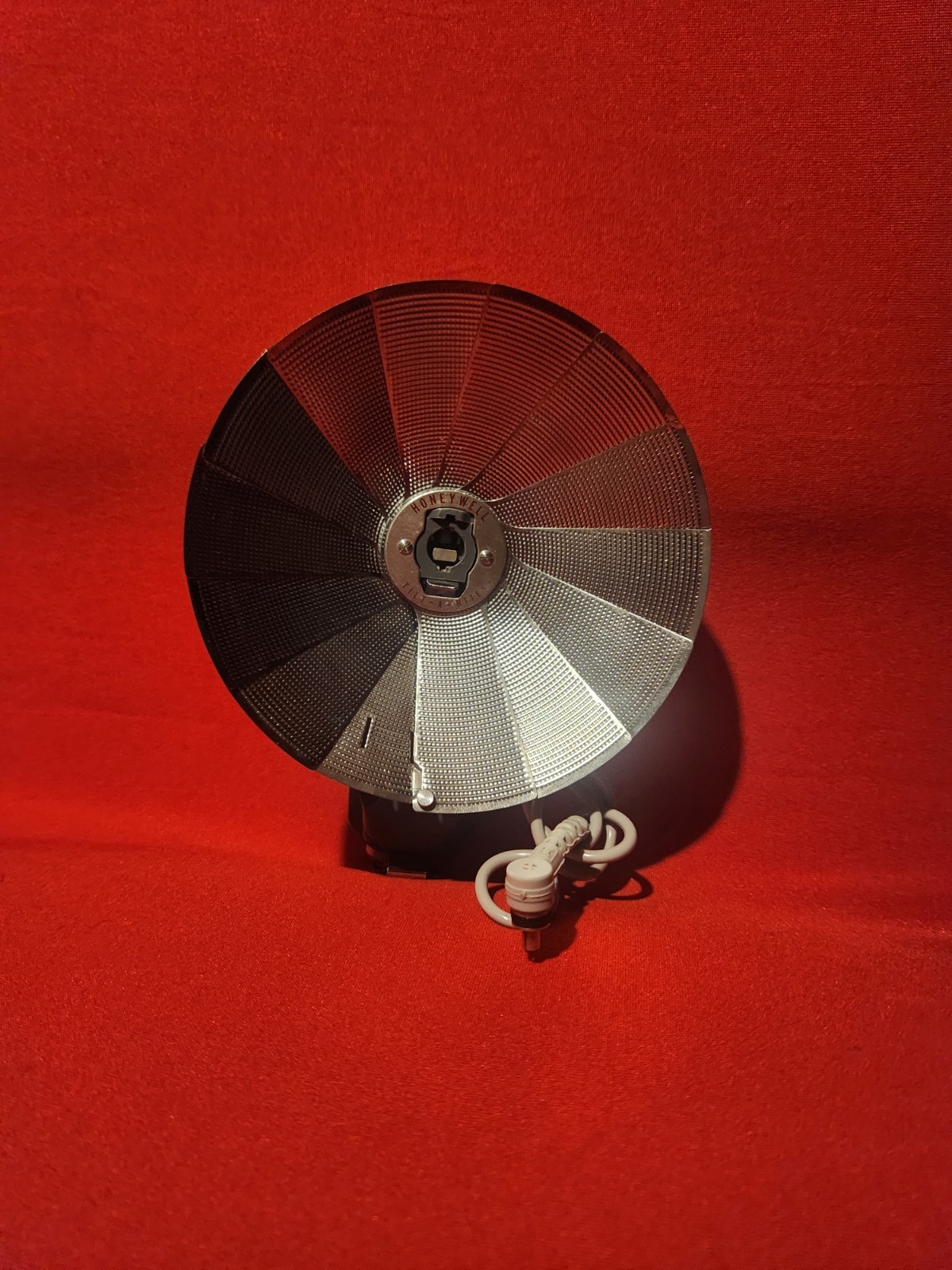 Lot of 3 Vintage Flashes. Polaroid BC 202. Olympus T20. Honeywell Tilt-A-Mite