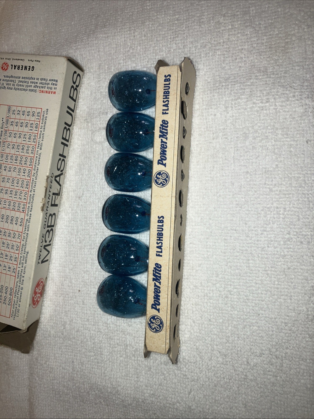 Vintage General Electric GE M3B Blue Camera Flash Bulbs 1 Box 6 Bulbs