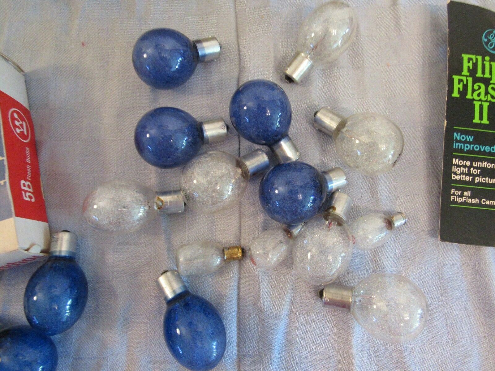 Vtg Flash Bulbs Lot Westinghouse Sylvania Flashbulbs Mixed Props Display