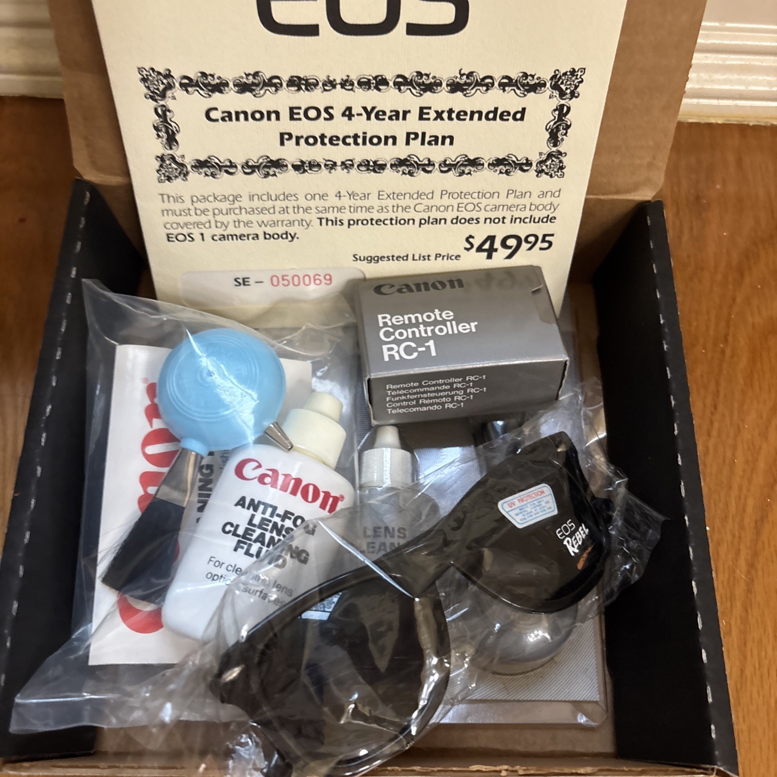 Vintage CANON EOS Rebel Accessories RC-1 Remote Sunglasses Lens Cleaning Kits