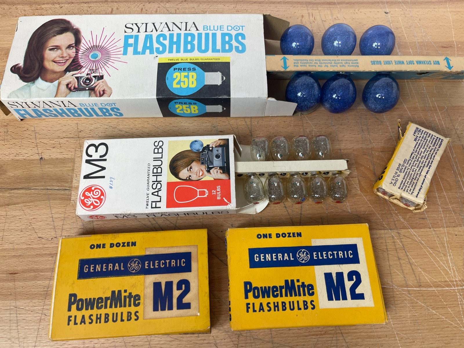 Vintage Flashbulb Lot GE PowerMite M2 M3 & Sylvania Blue Dot 25B Camera Bulbs