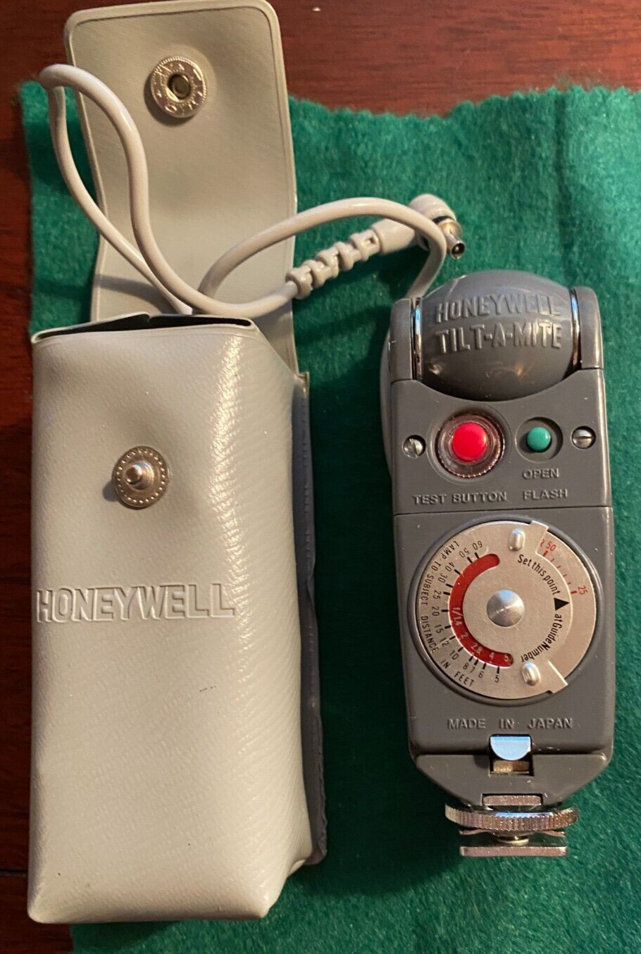 Vintage, Honeywell, Tilt-A-Mite, Folding Fan Camera Flash with Photo Travel Case