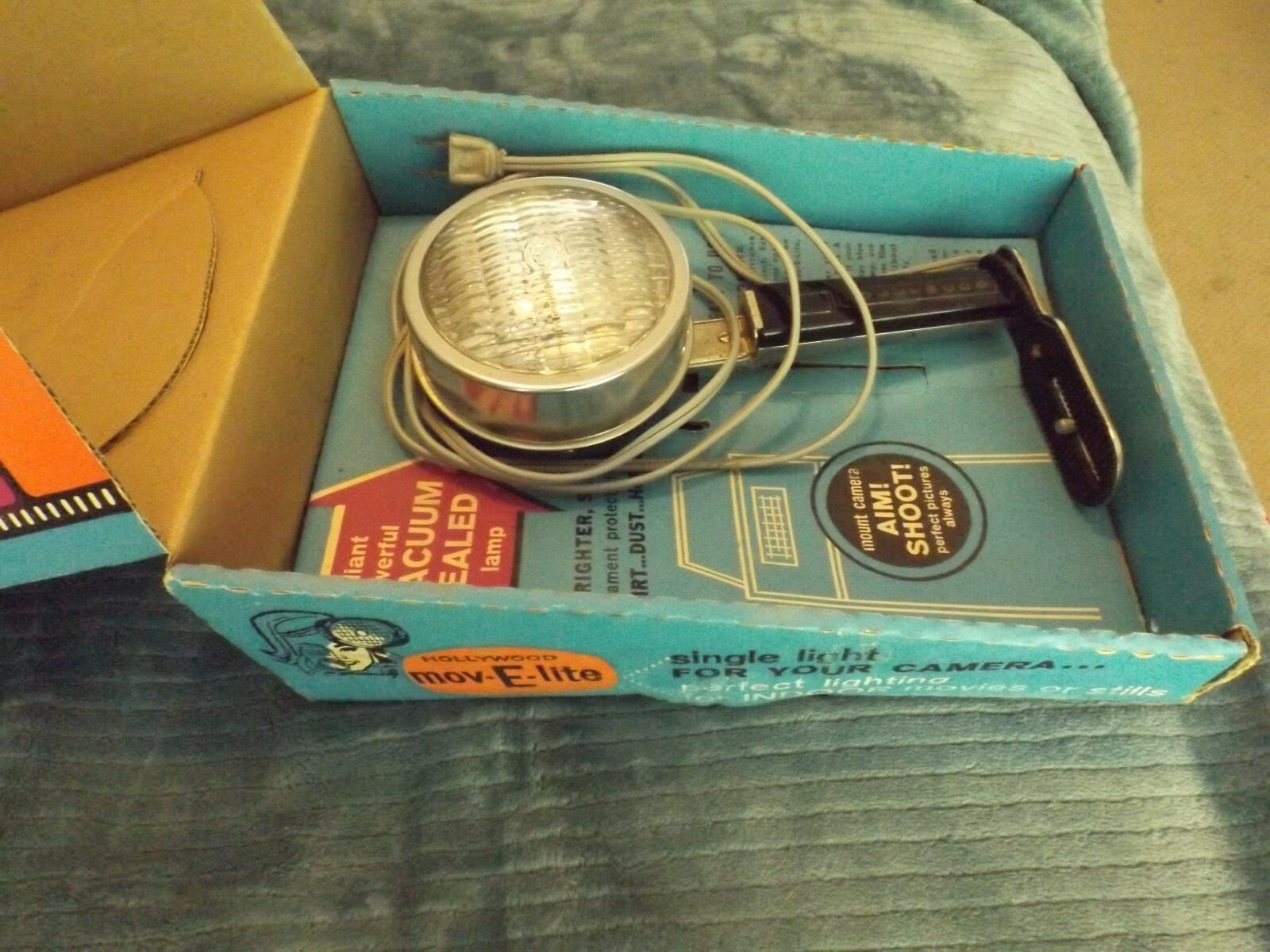 Vintage Hollywood mov-E-lite Antique Camera Lighting w/Original Box