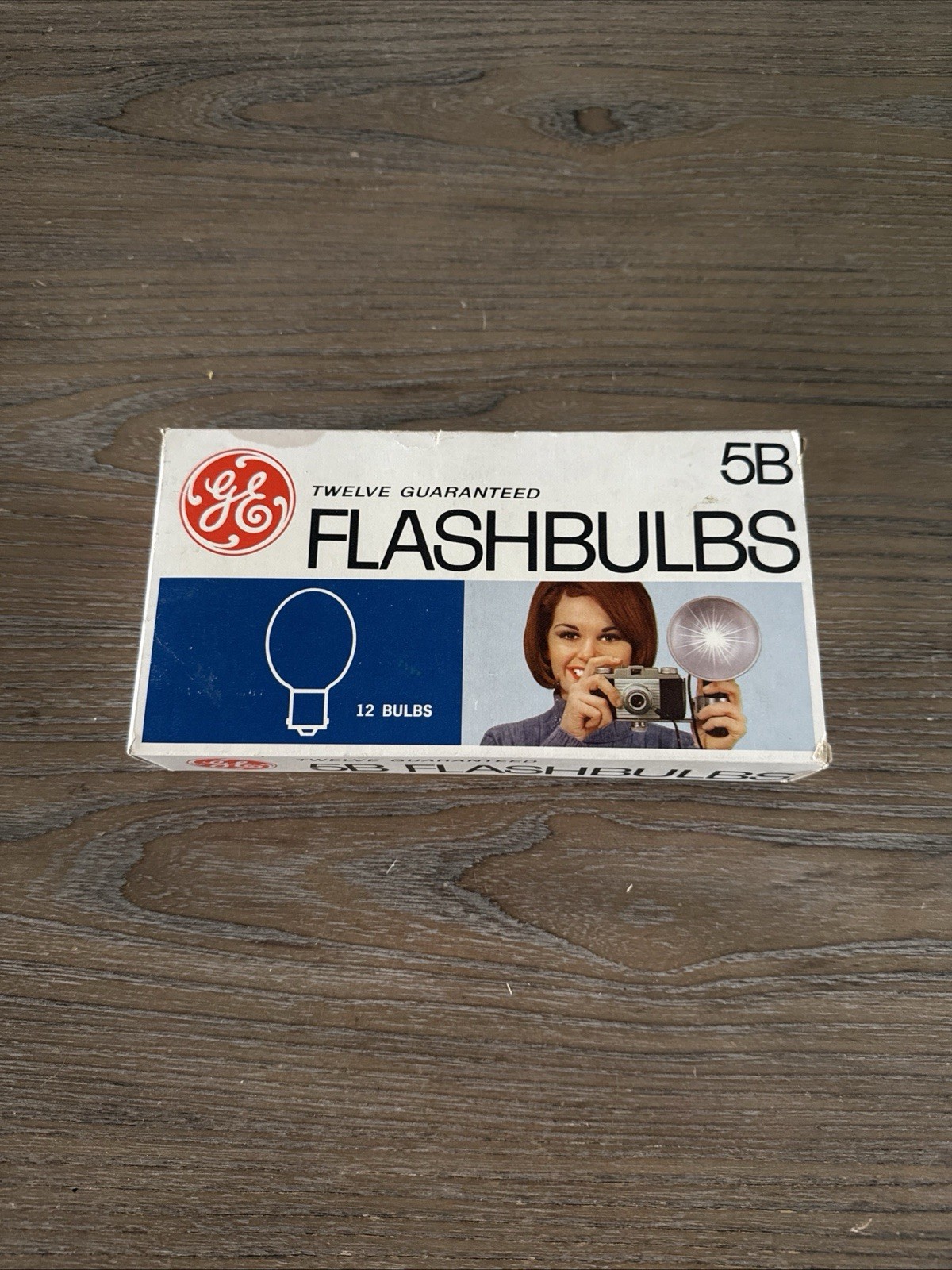 Vintage General Electric GE 5B Blue Camera Flash Bulbs 1 Box 10 Bulbs