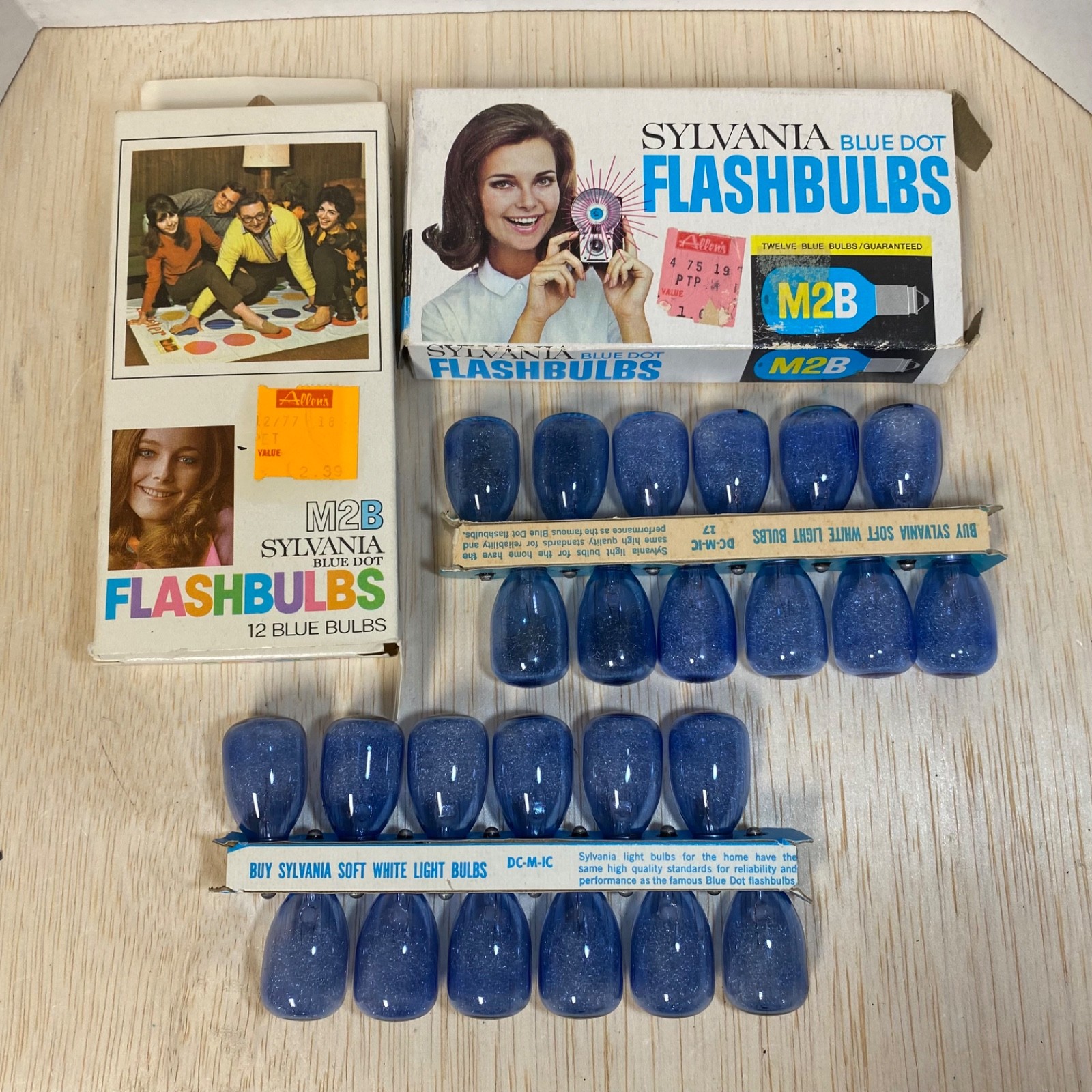 Vintage Sylvania Blue Dot Flash Bulbs 24 Bulbs M2B In Original Boxes