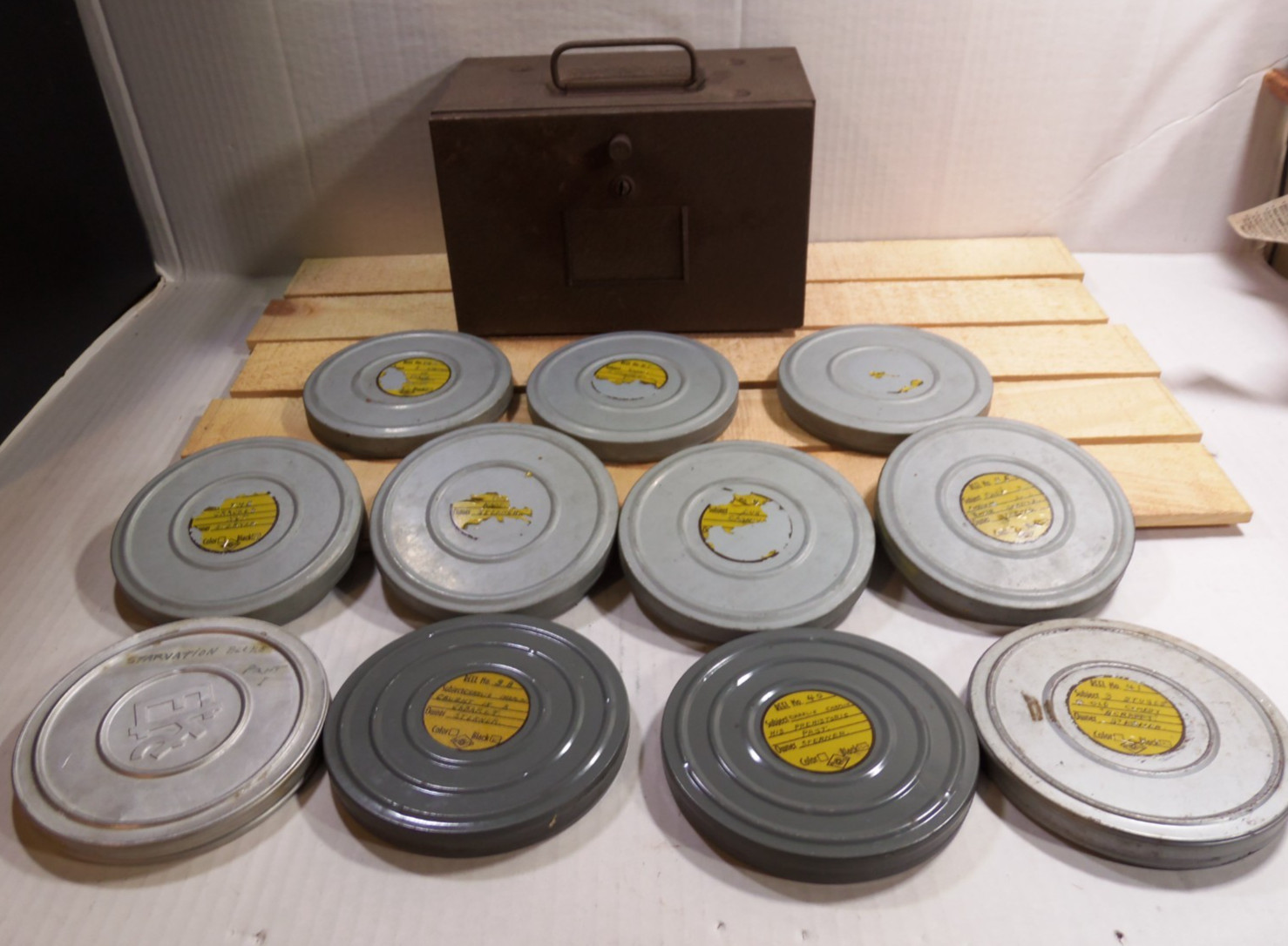 Fodeco 8mm Film Ejector Library Box Model 812 Carry Case with Old Movies
