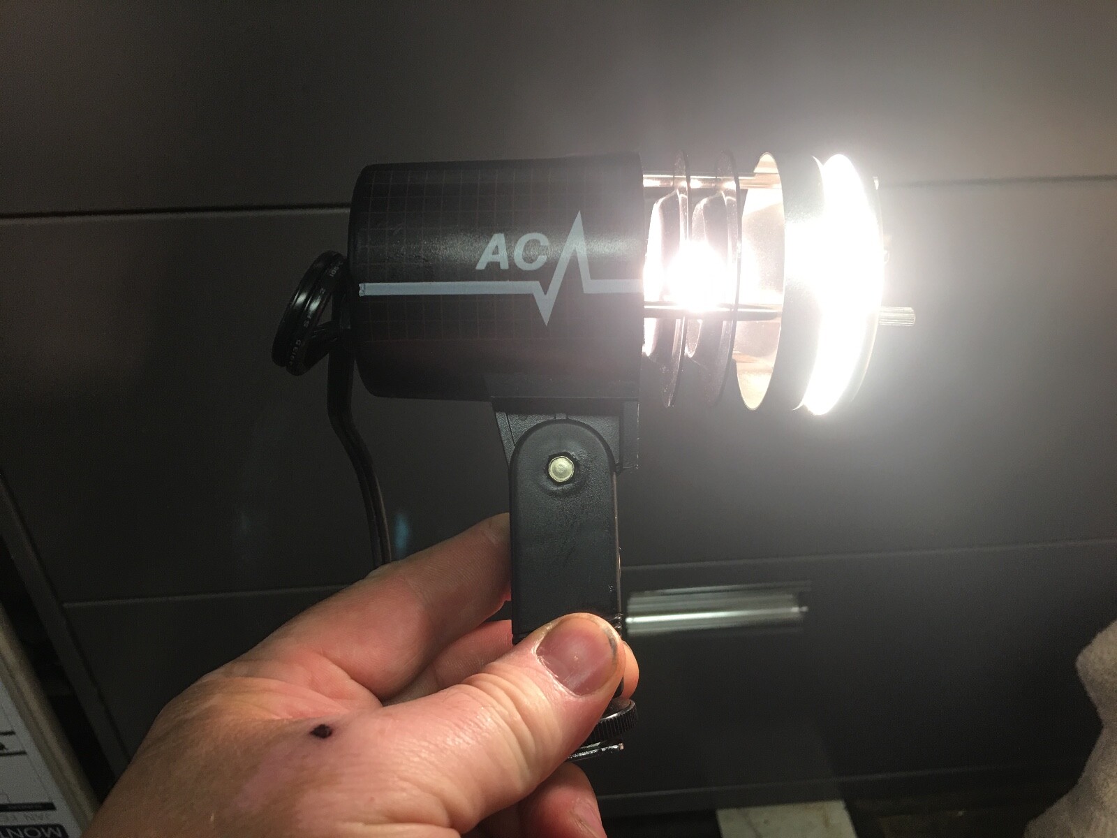 HARDWOOD PLUS POWER V-150AC VIDEO CAMERA LIGHT