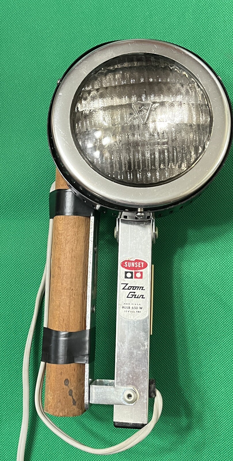 Vintage Sunset Zoom Gun Movie Light in Original Box – Brighter Than The Sun! 😁