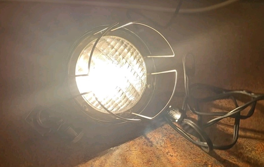 Harwood XR250 Sealed Beam Camera Light For Use With ASA 40 & 160 Color Film