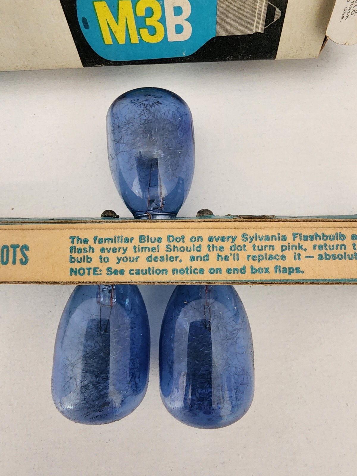 Vintage Sylvania/GE Flashbulbs Blue Dot M3, M3B – 14 Bulbs 3Blue 11 Clear Box