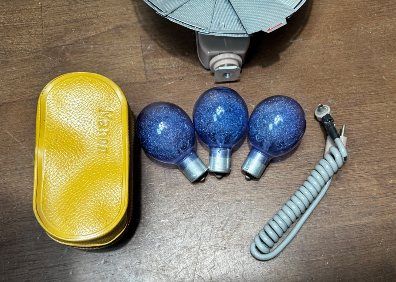 VINTAGE Manon Camera Flash Reflector Dial Fan Style Kit with Zipper Case, bulbs