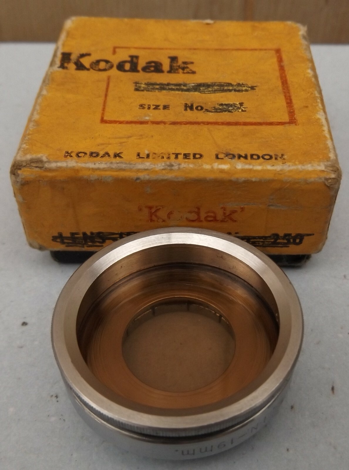 VINTAGE KODAK SERIES V ADAPTER RING WITH 28.5mm DAYLIGHT FILTER LENS