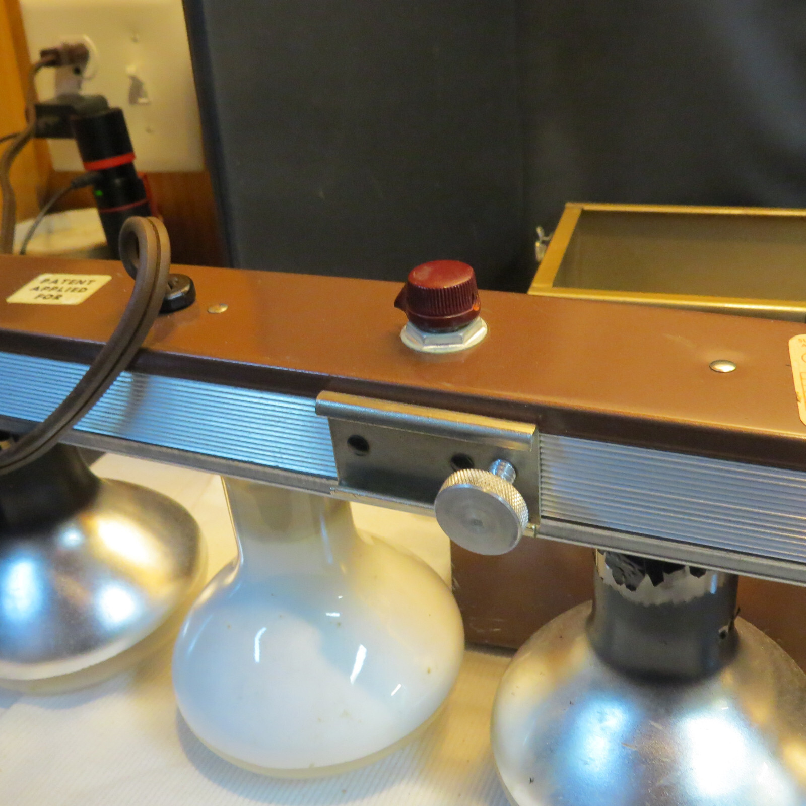 Vintage LITE 2, Electric Eye Bounce 4-Bulb Flood Light Bar Complete TESTED WORKS